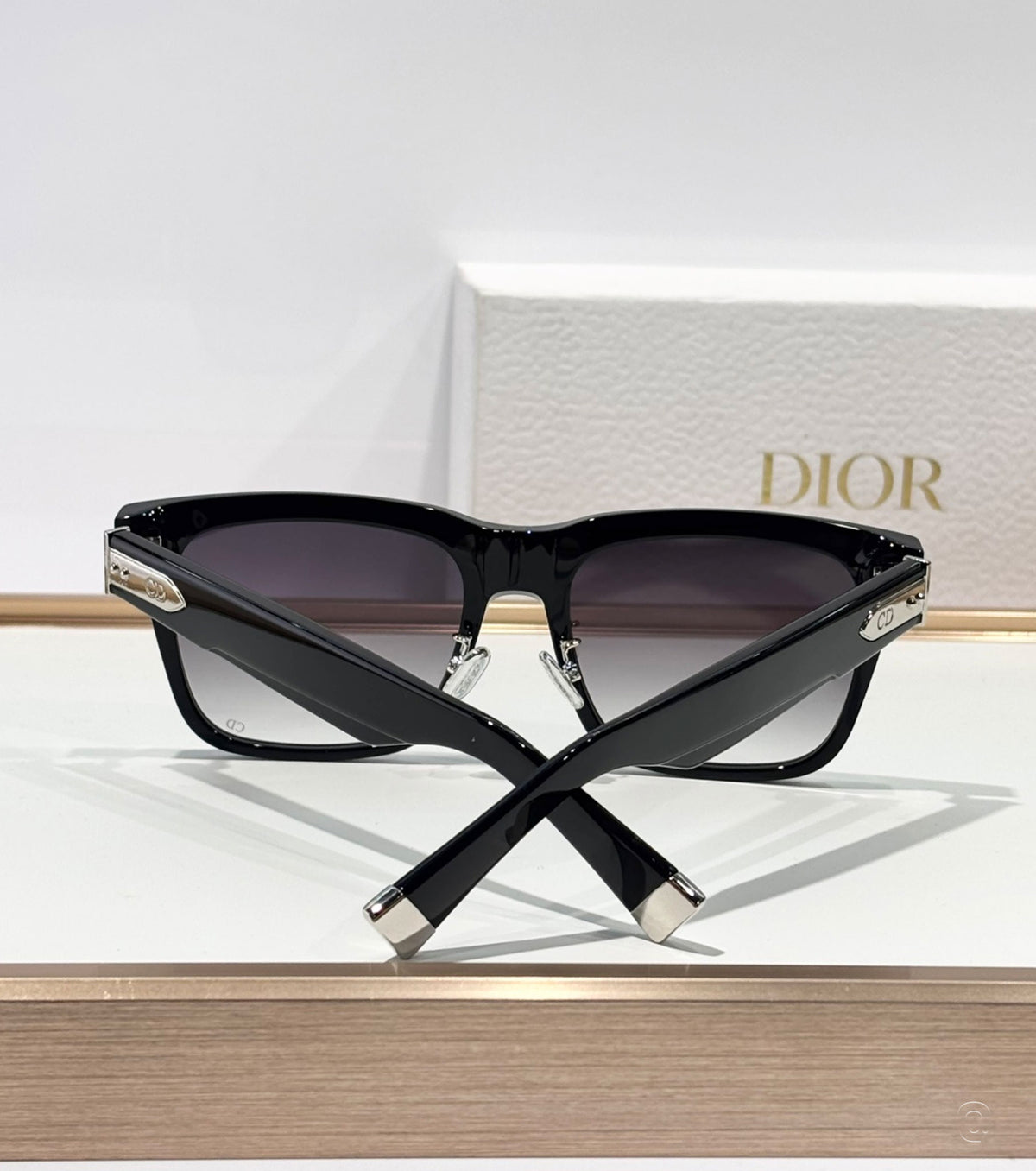 Tailoring SUNGLASSES