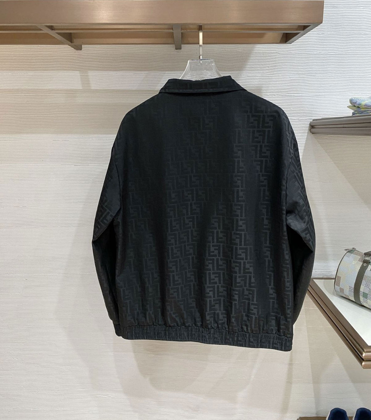 Преходно Жакардово яке