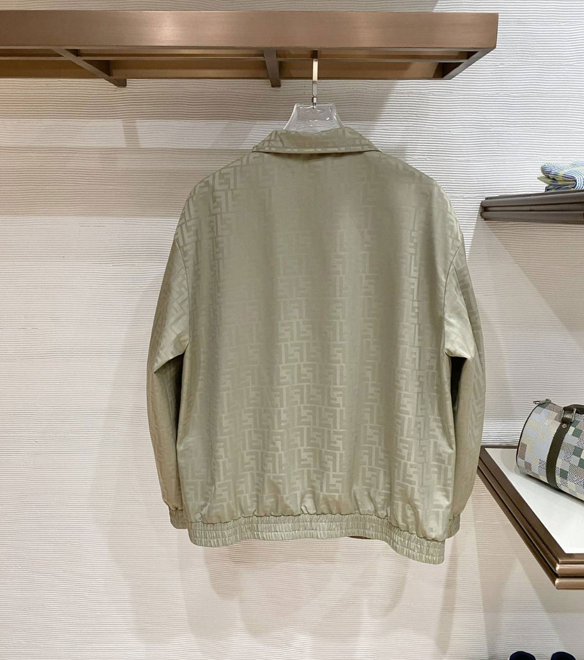 Преходно Жакардово яке