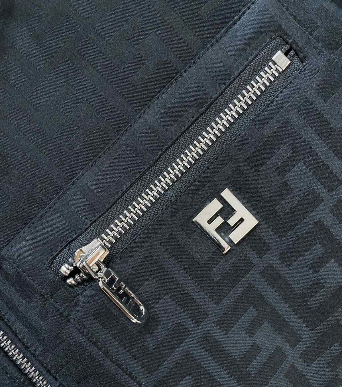 Преходно Жакардово яке