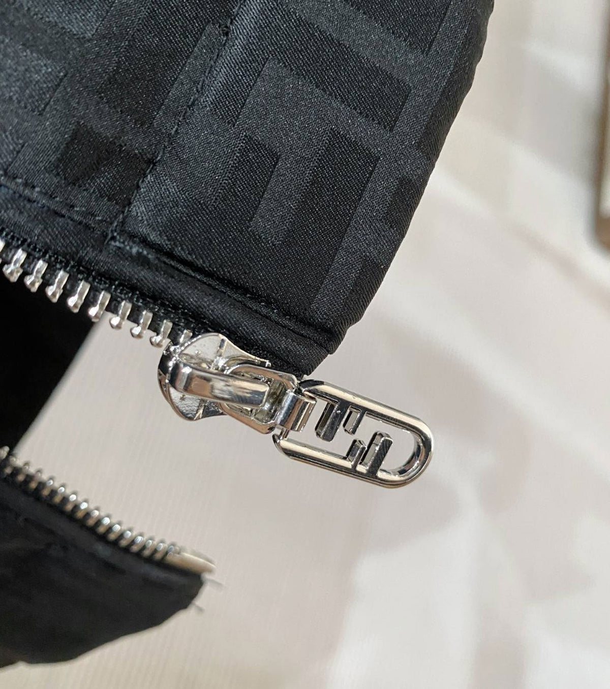 Преходно Жакардово яке