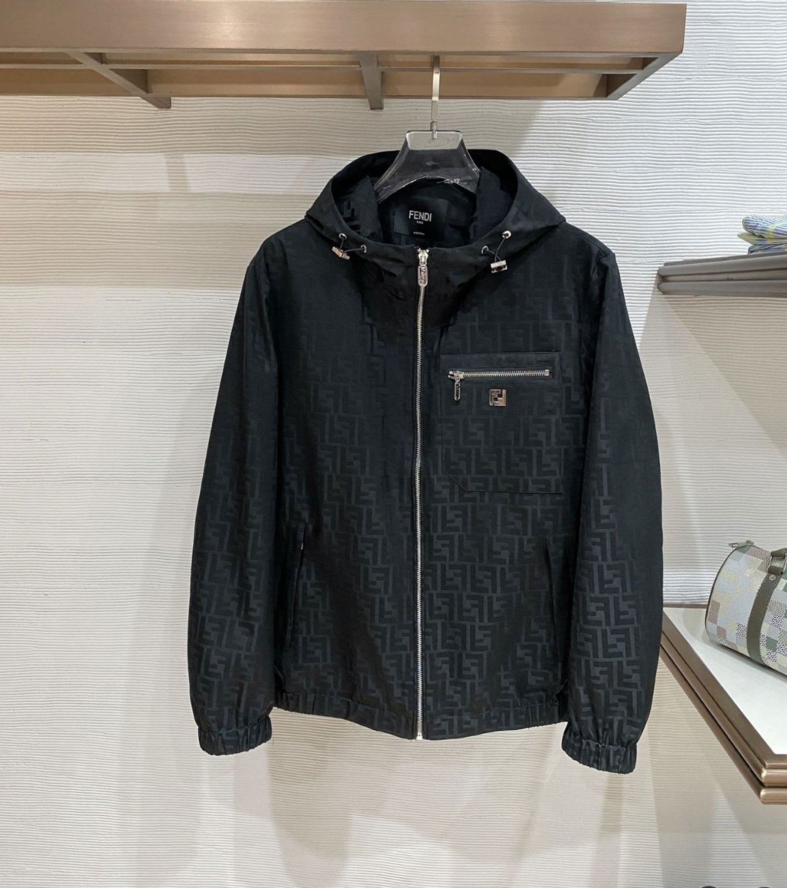 Преходно Жакардово яке