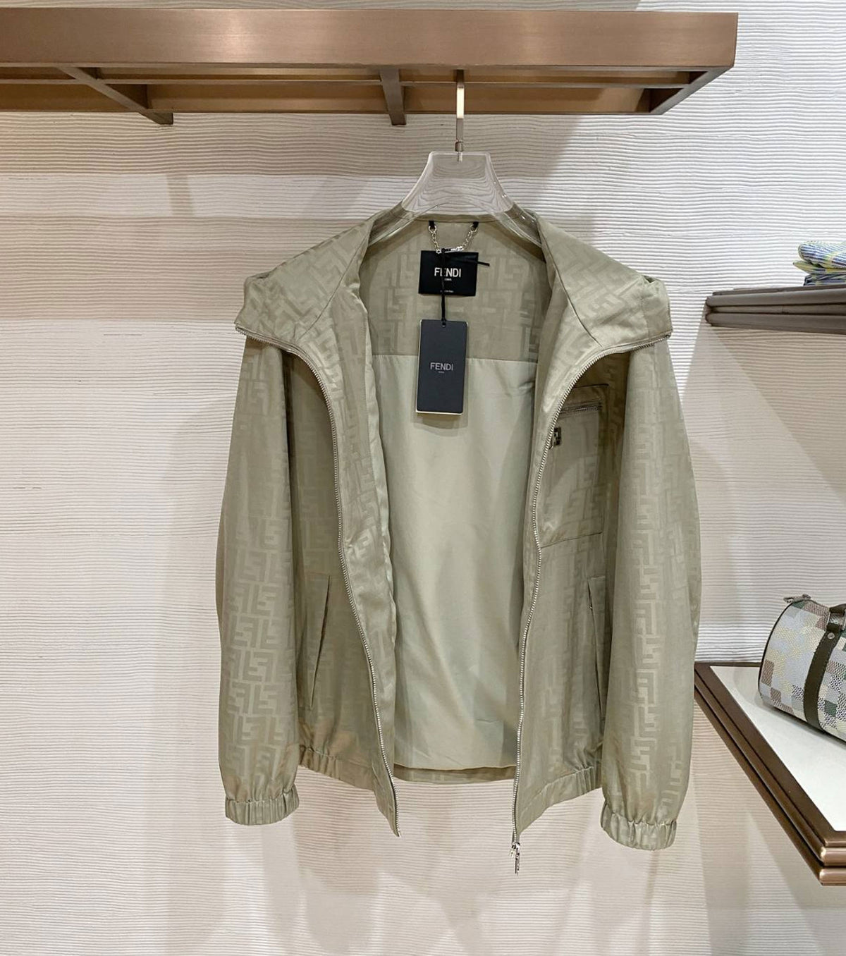 Преходно Жакардово яке