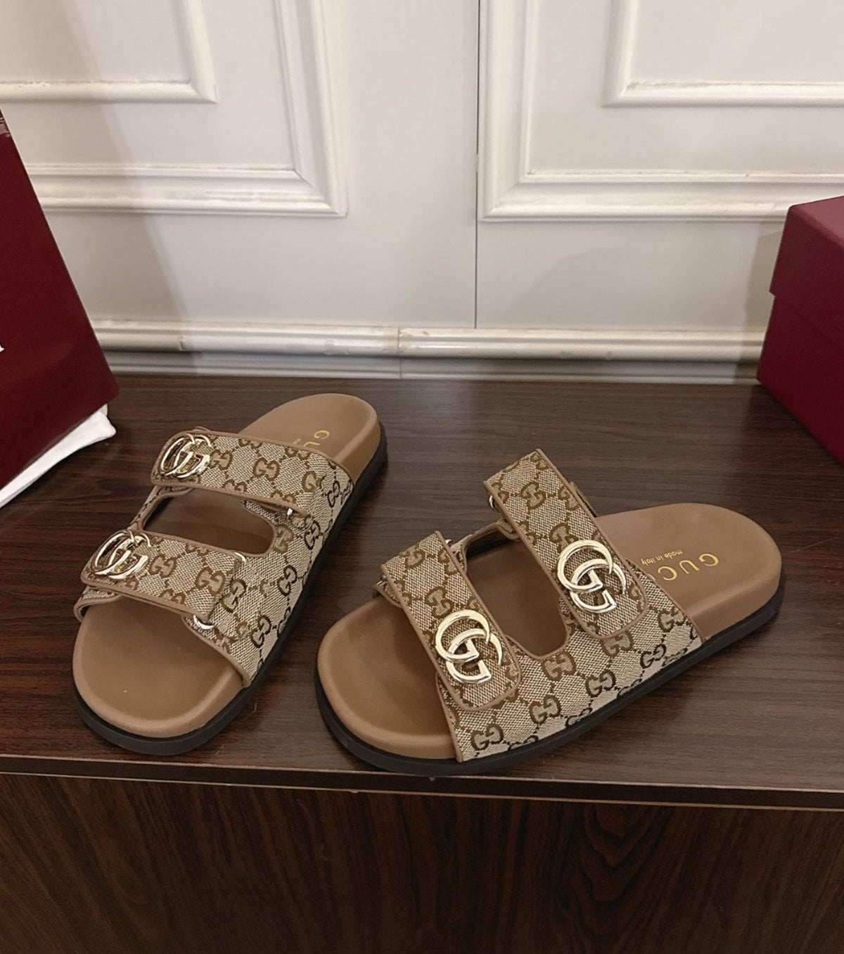 Sandal with double G