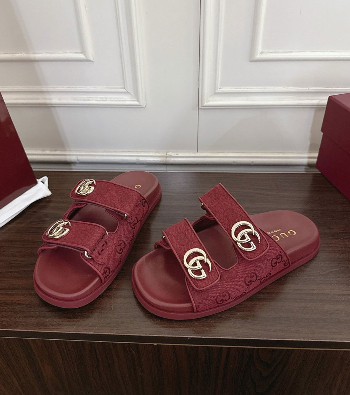 Sandal with double G