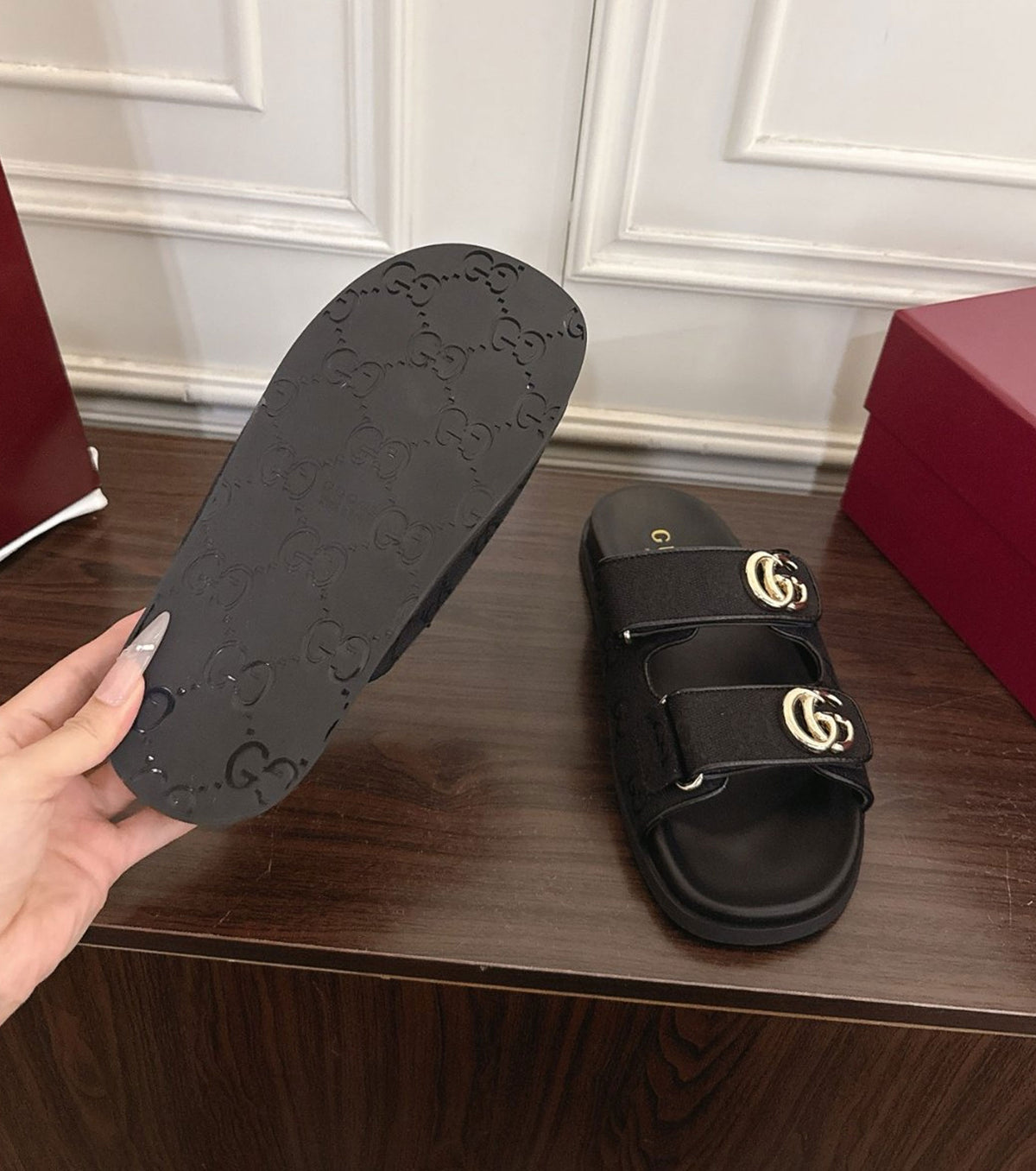 Sandal with double G