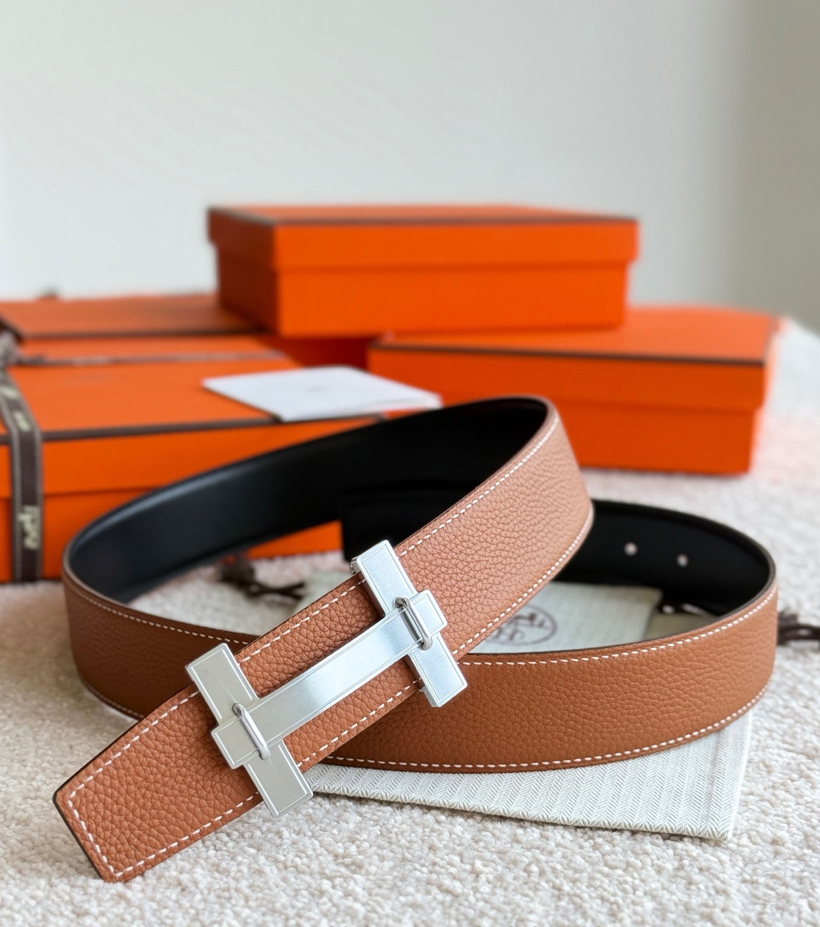 H Jumping belt buckle