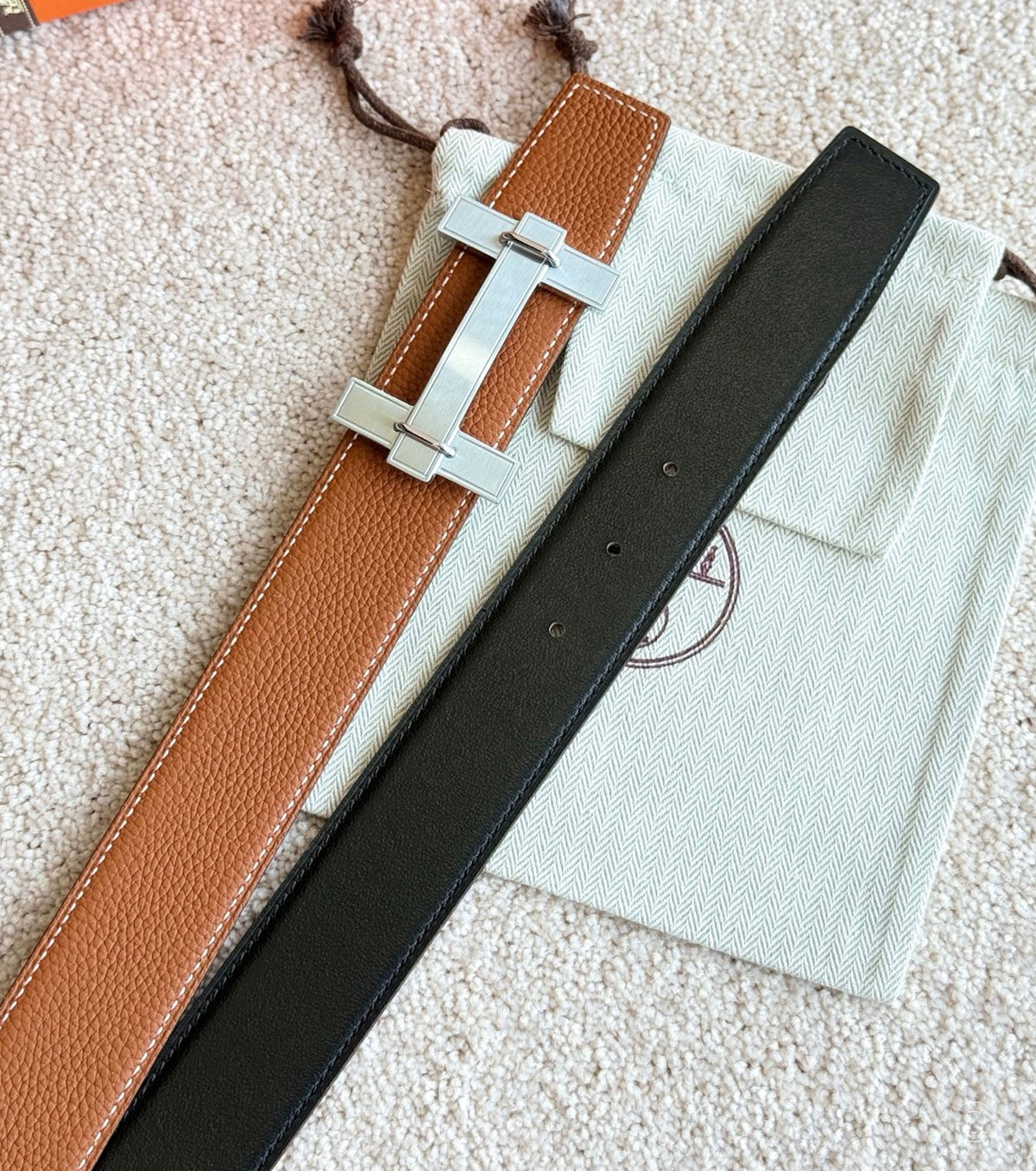 H Jumping belt buckle