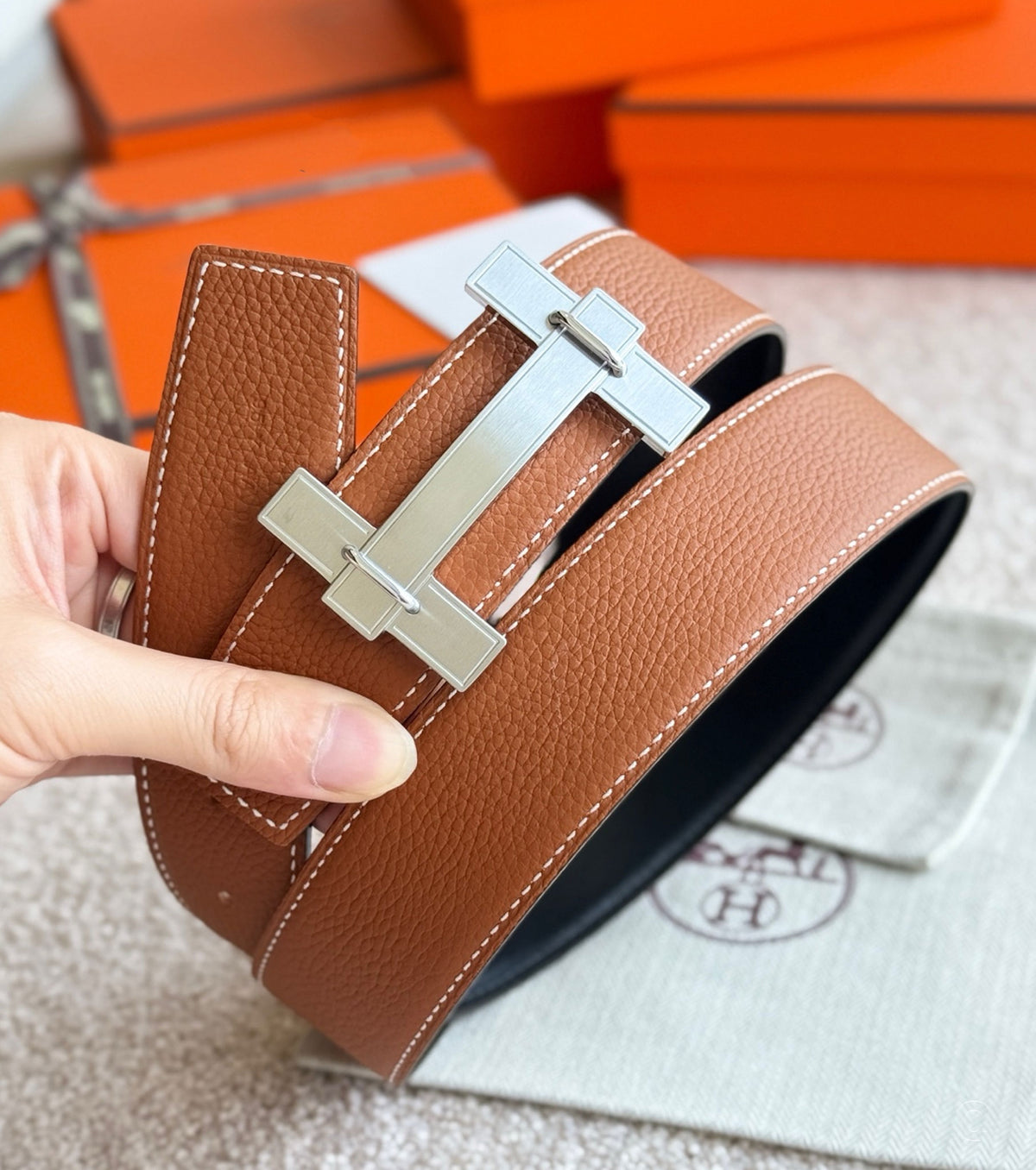 H Jumping belt buckle