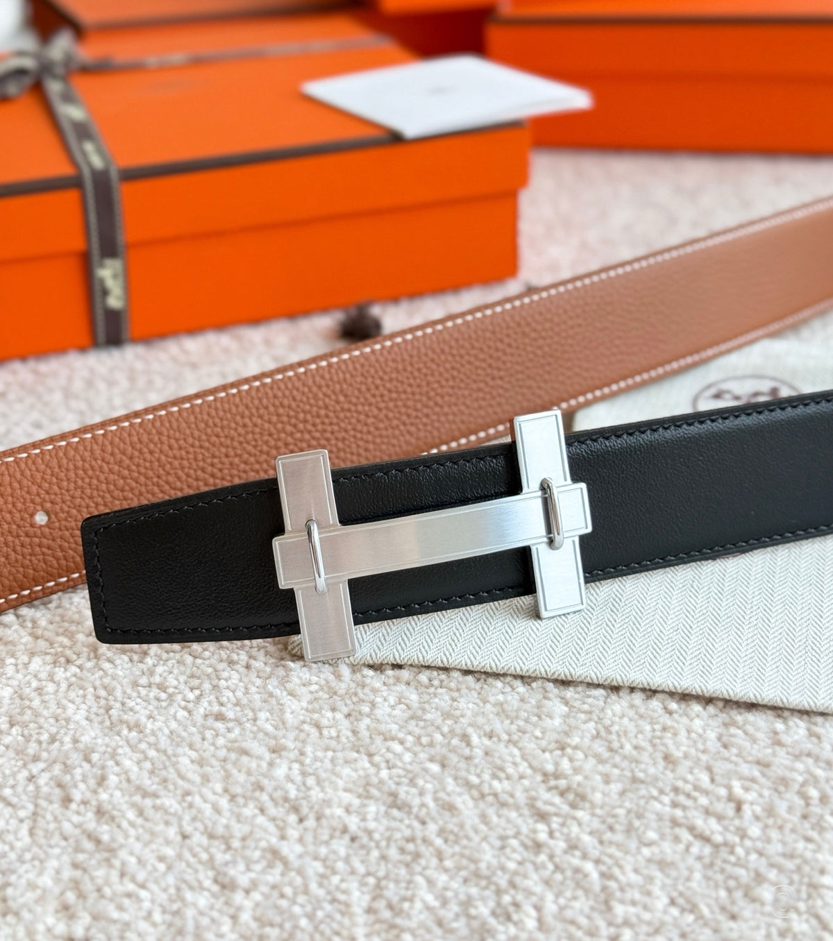 H Jumping belt buckle