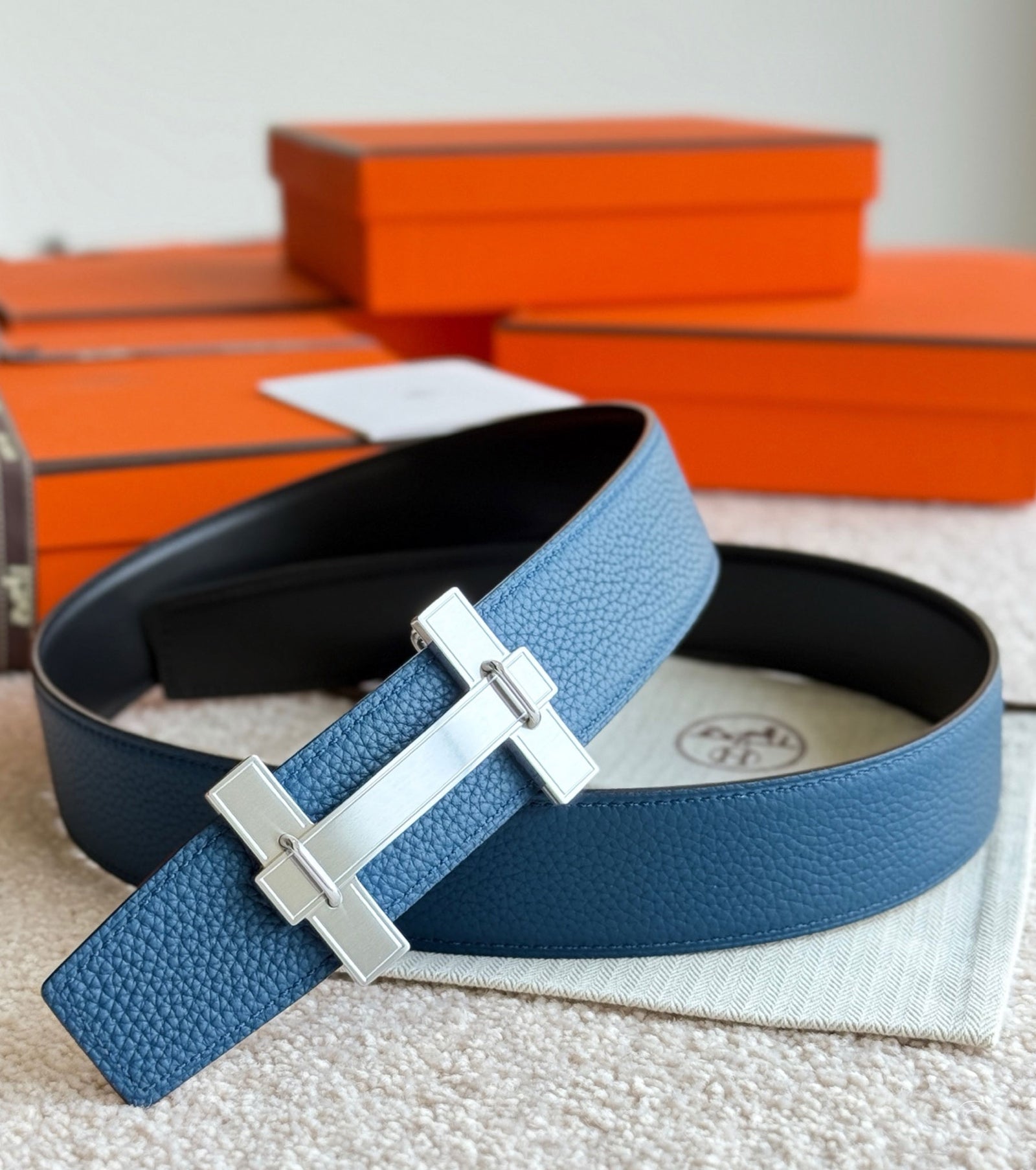 H Jumping belt buckle