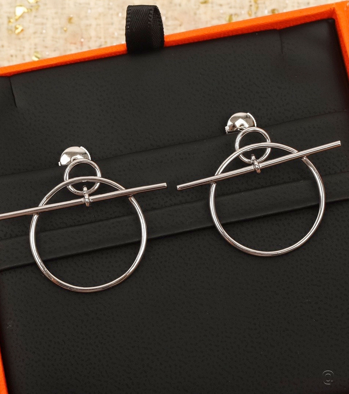 Обеци с кръгла форма