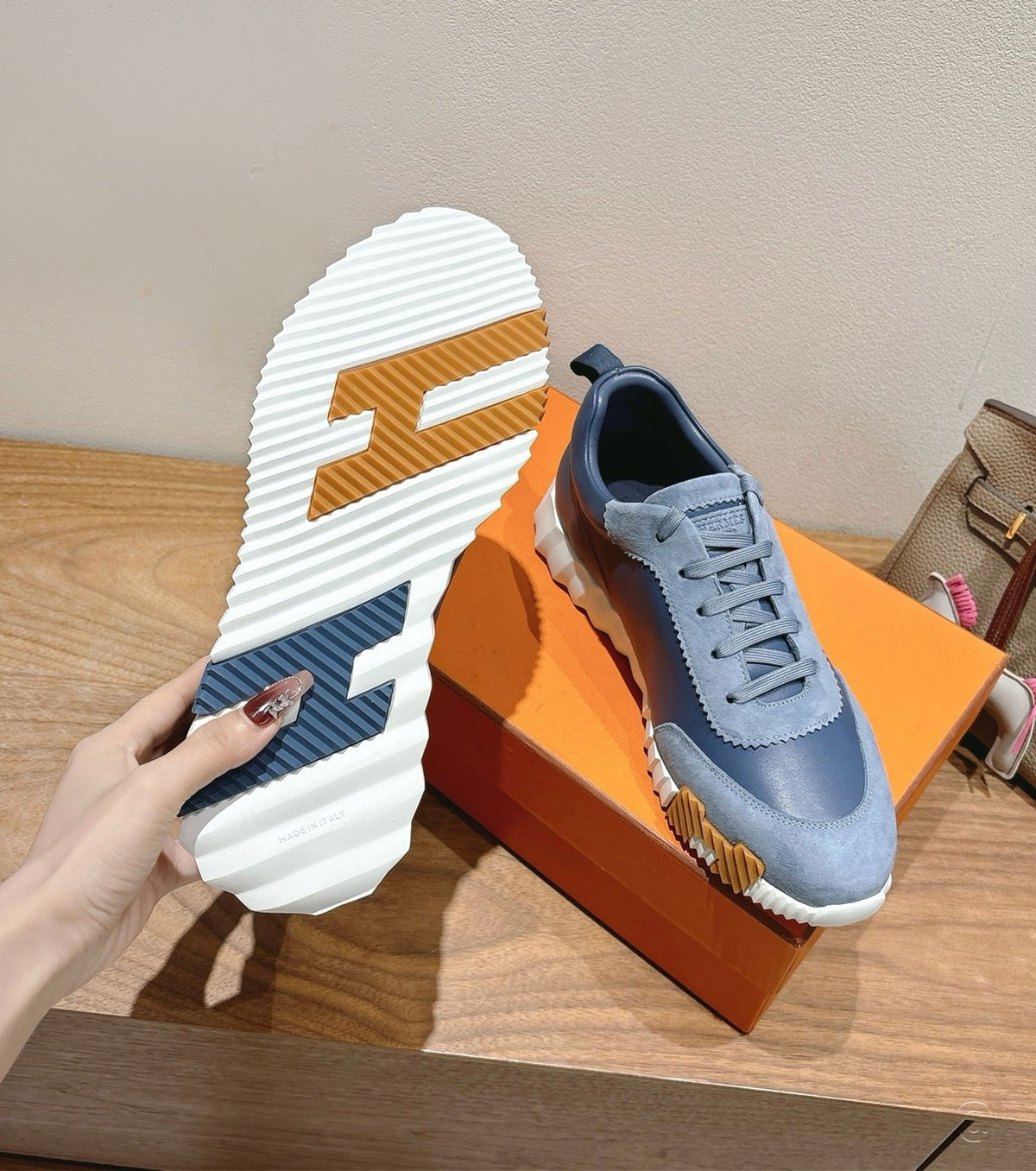 Bouncing sneaker