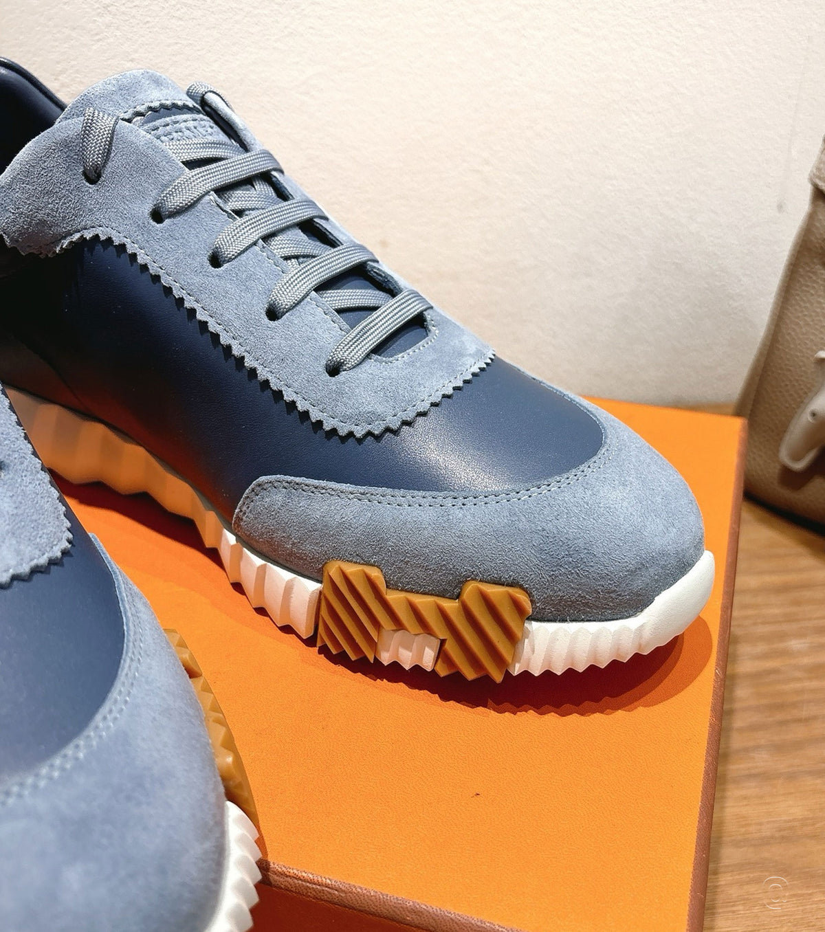 Bouncing sneaker