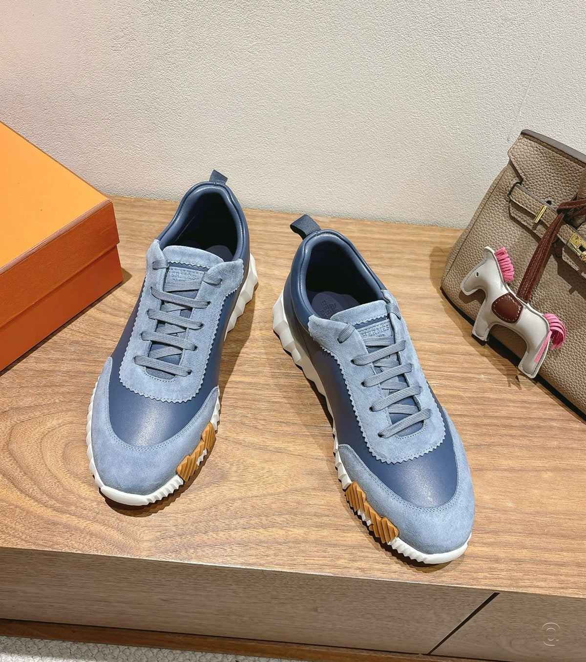 Bouncing sneaker