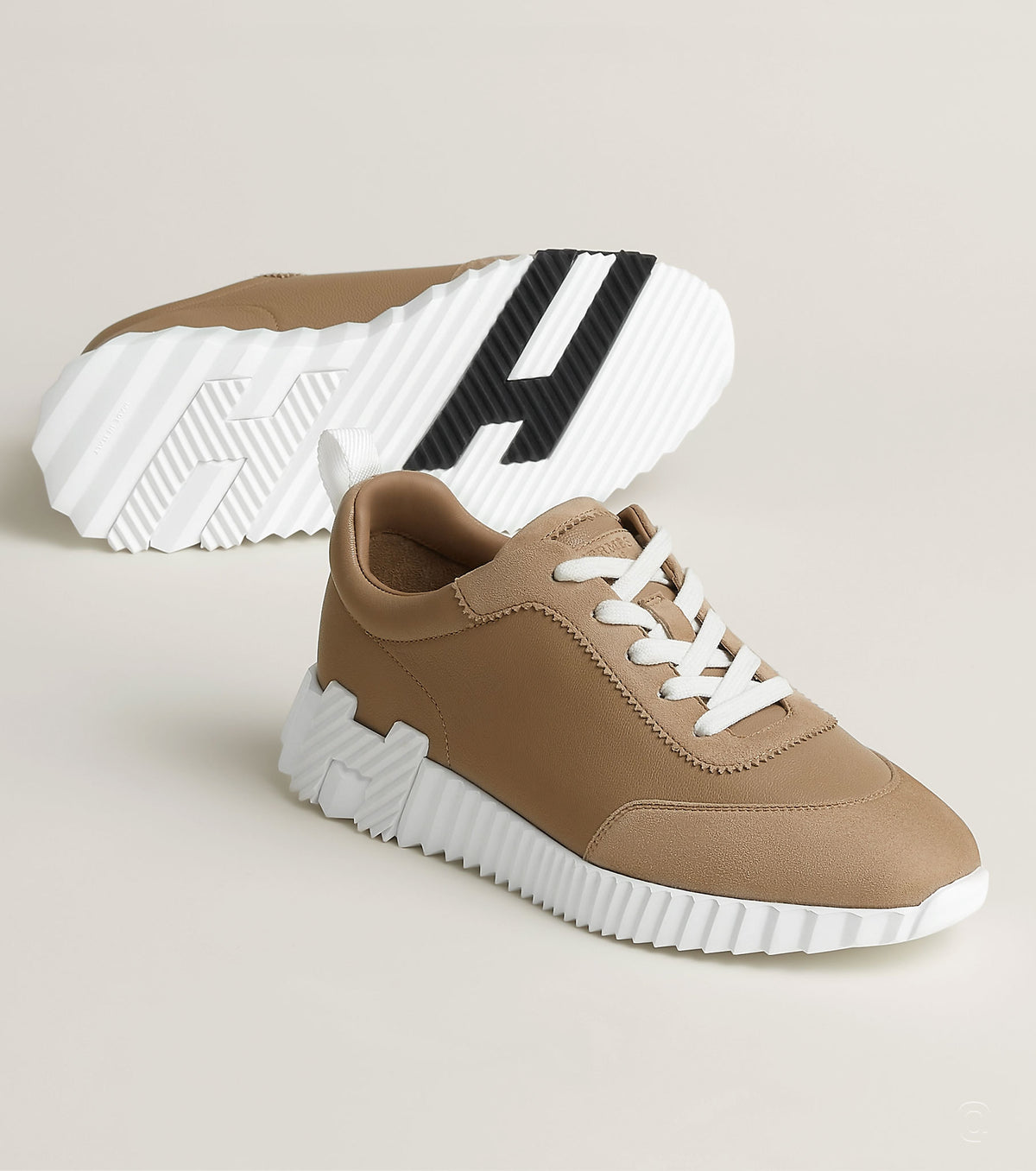 Bouncing sneaker