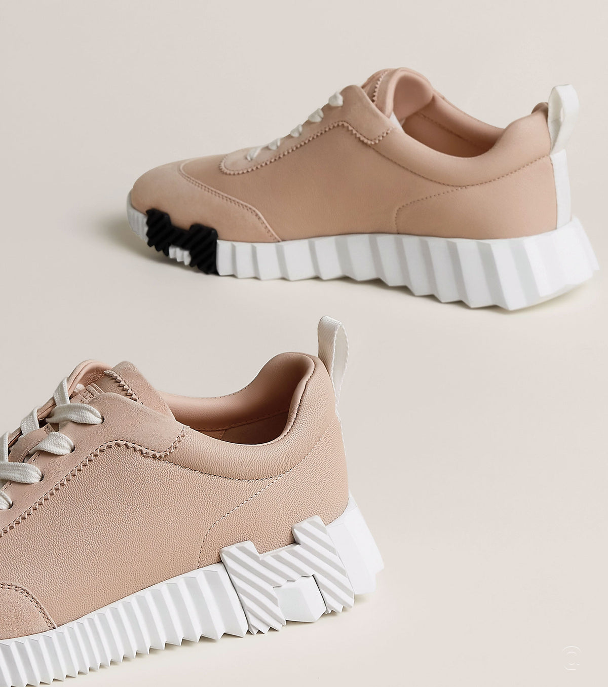 Bouncing sneaker