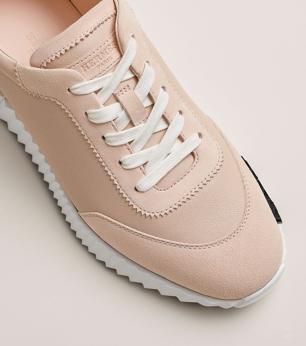 Bouncing sneaker