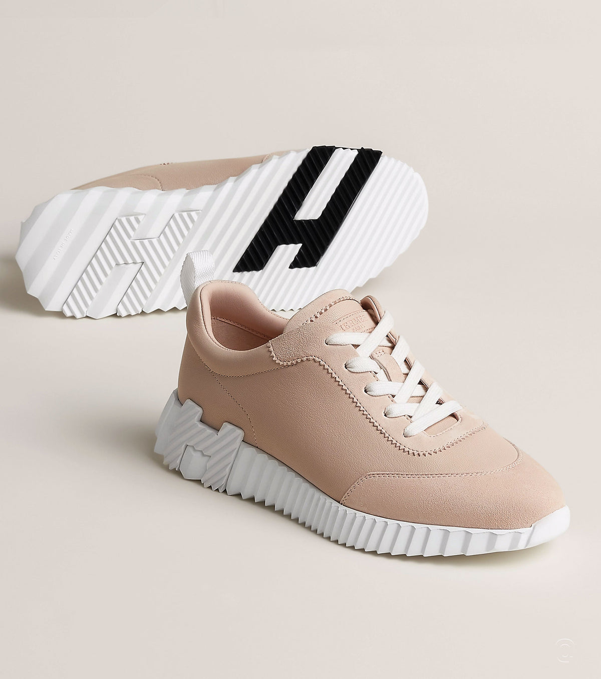 Bouncing sneaker