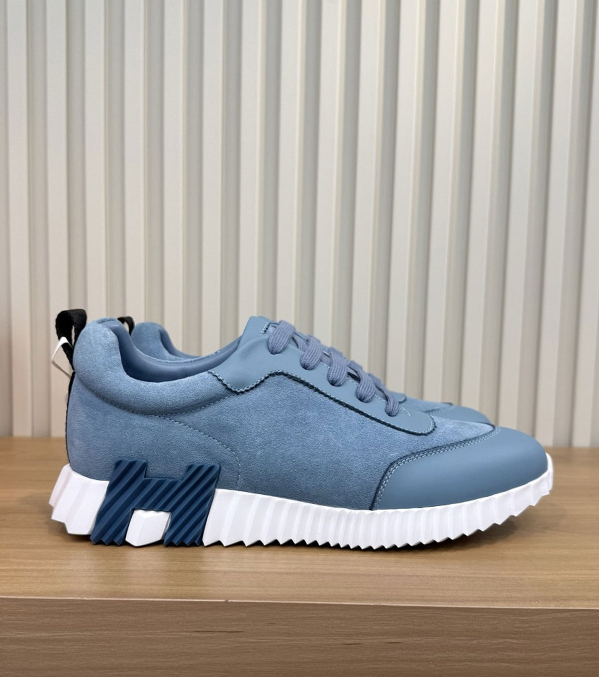 Bouncing sneaker