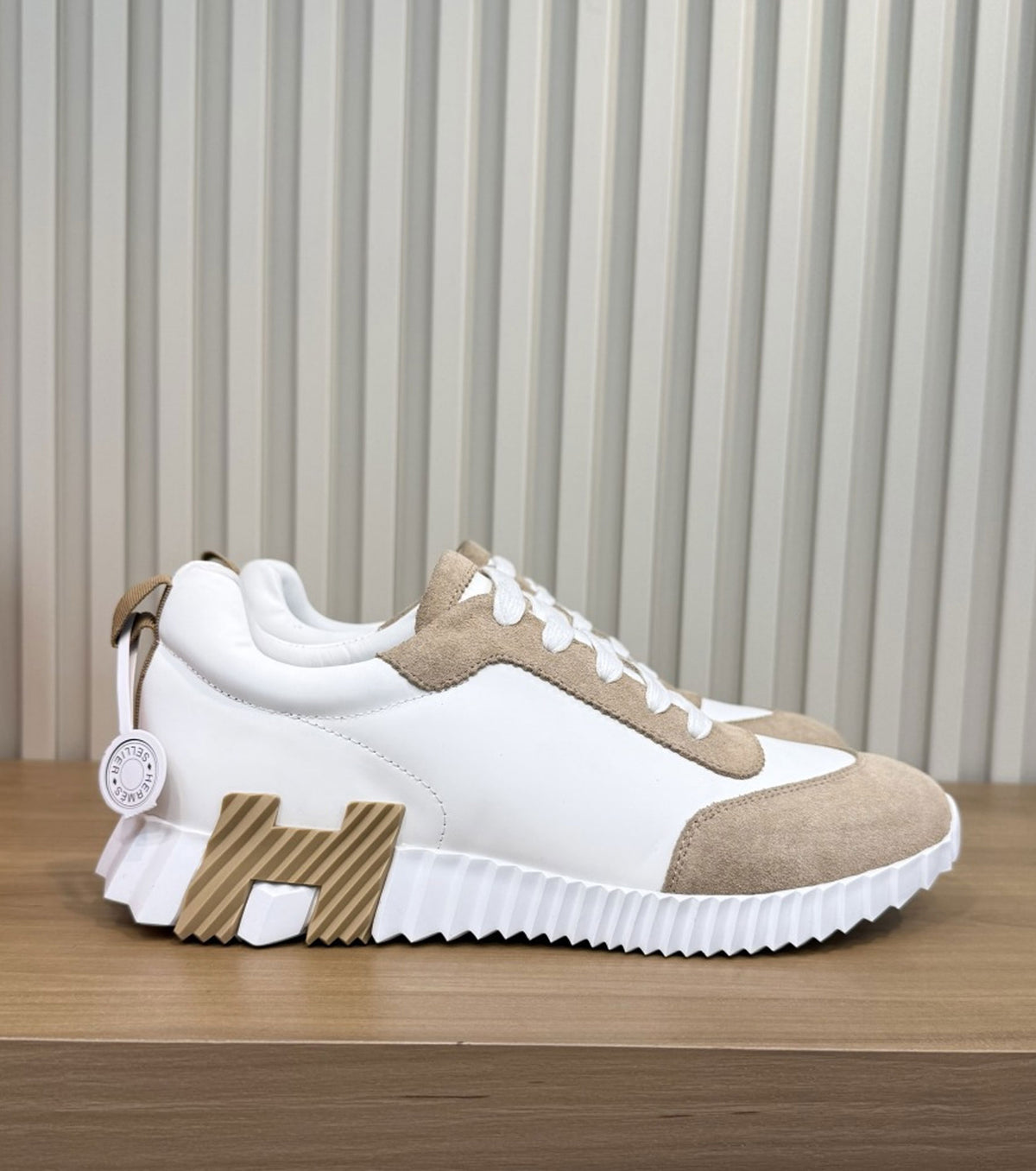 Bouncing sneaker