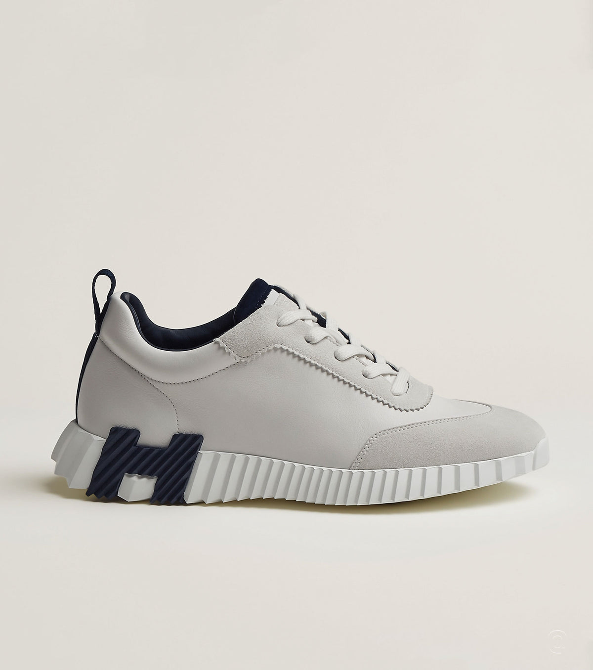 Bouncing sneaker