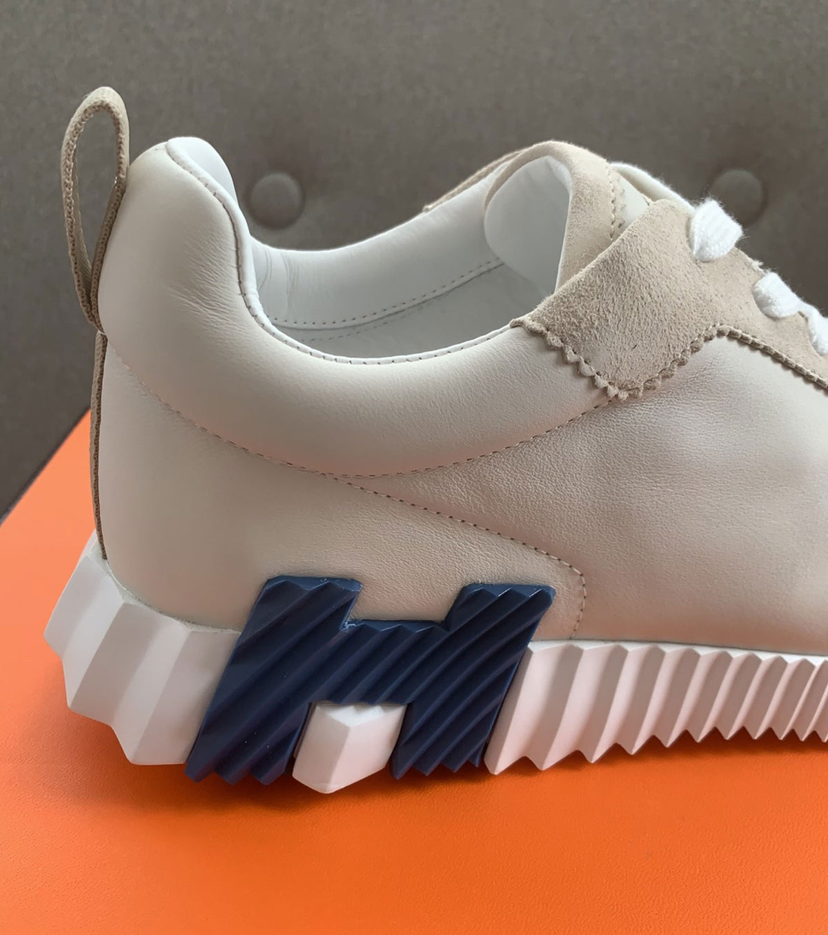 Bouncing sneaker
