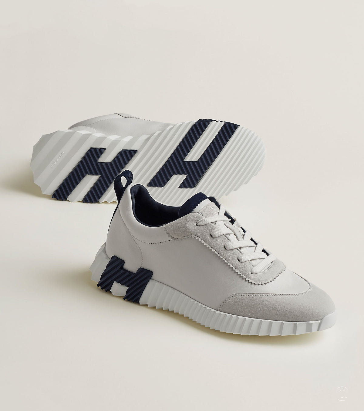 Bouncing sneaker