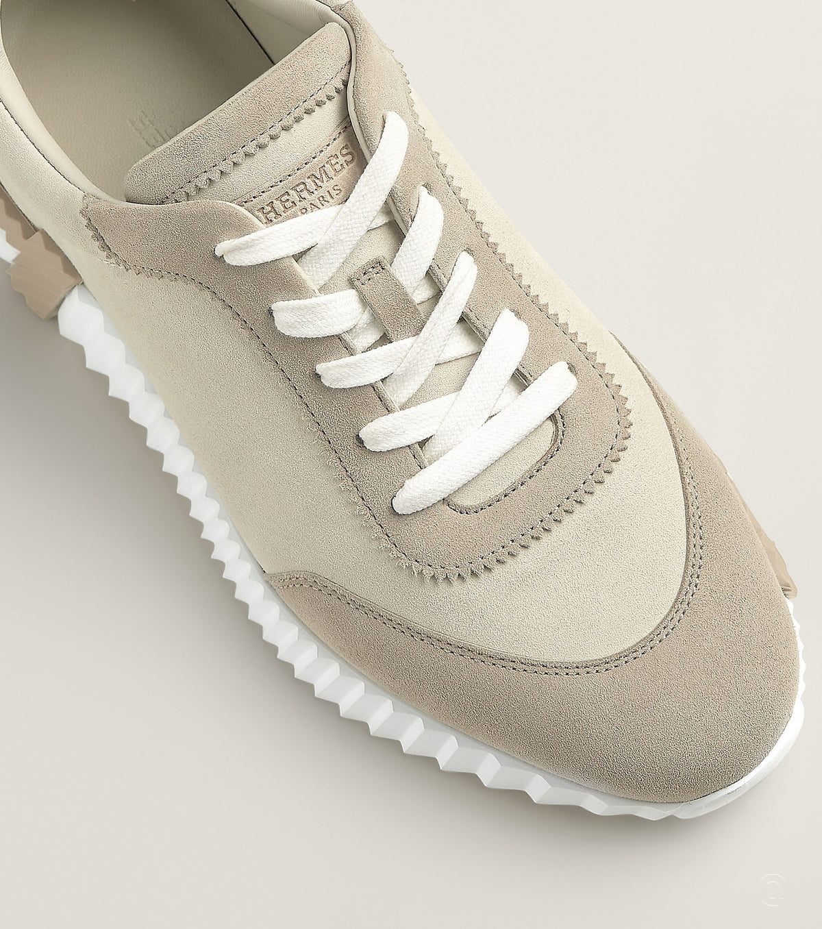 Bouncing sneaker