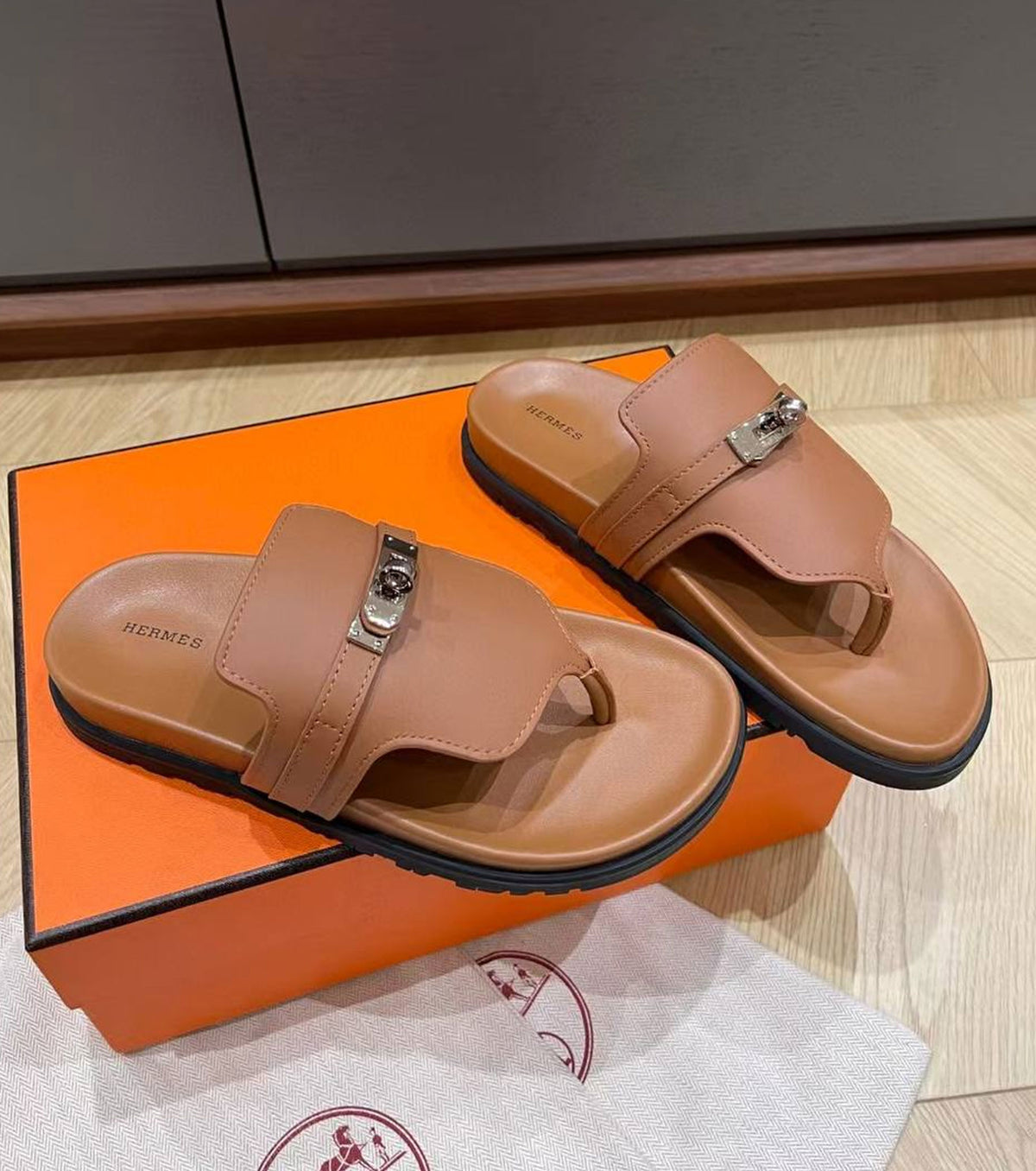 Empire sandal