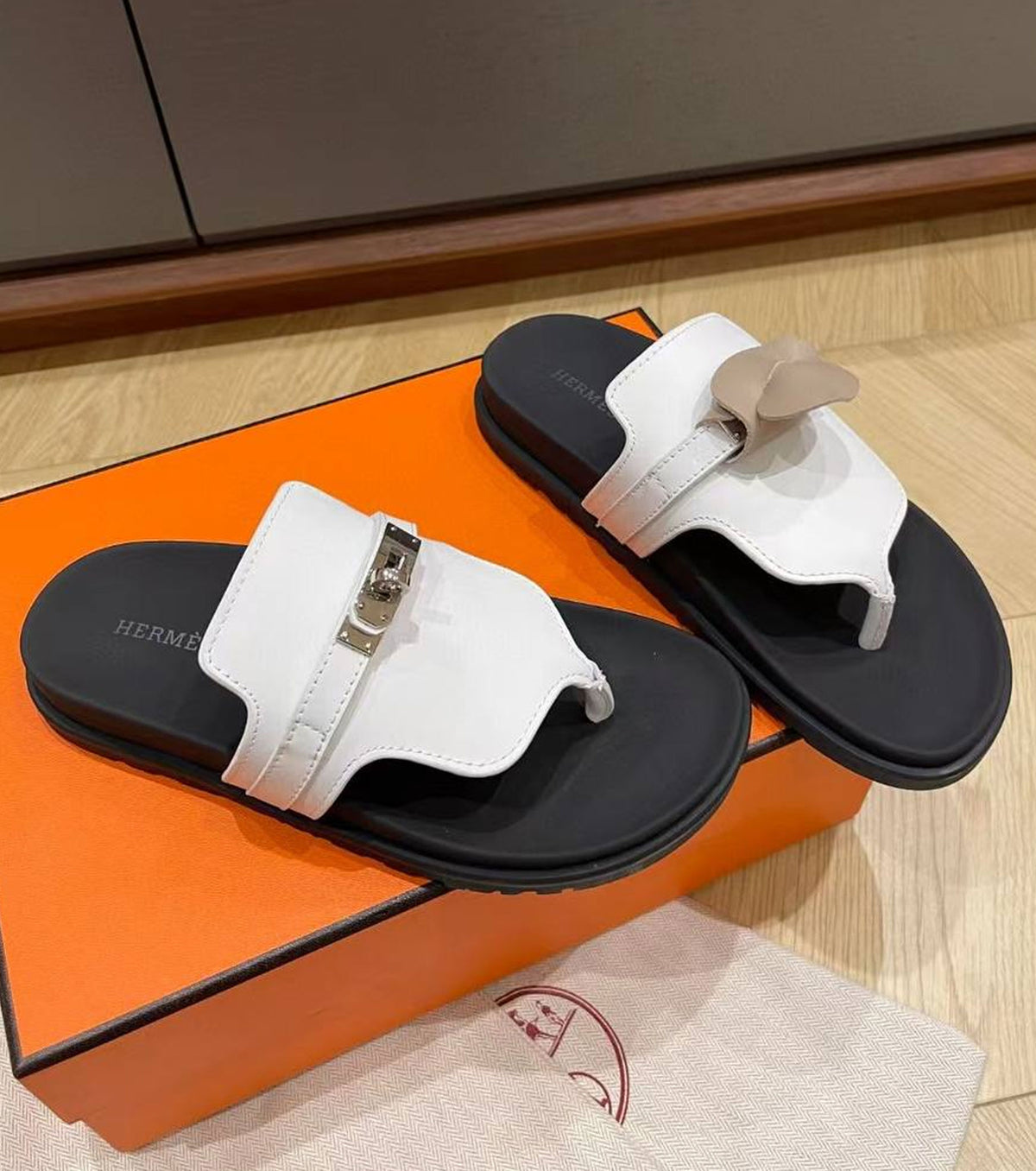 Empire sandal