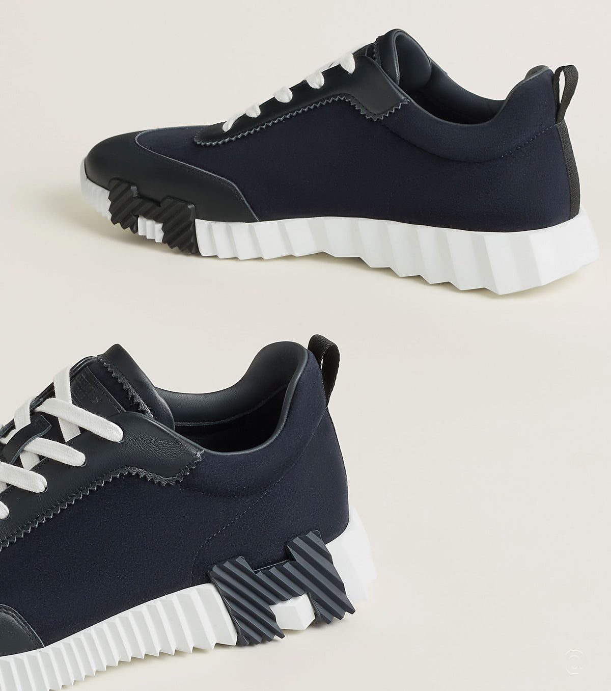 Bouncing sneaker