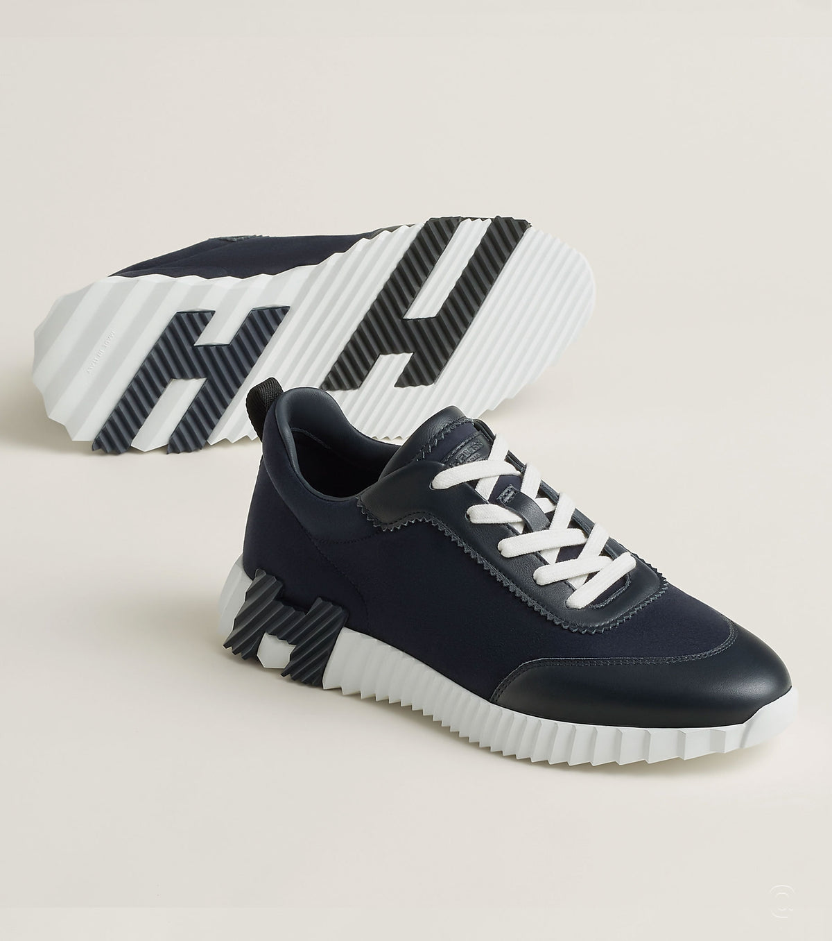 Bouncing sneaker