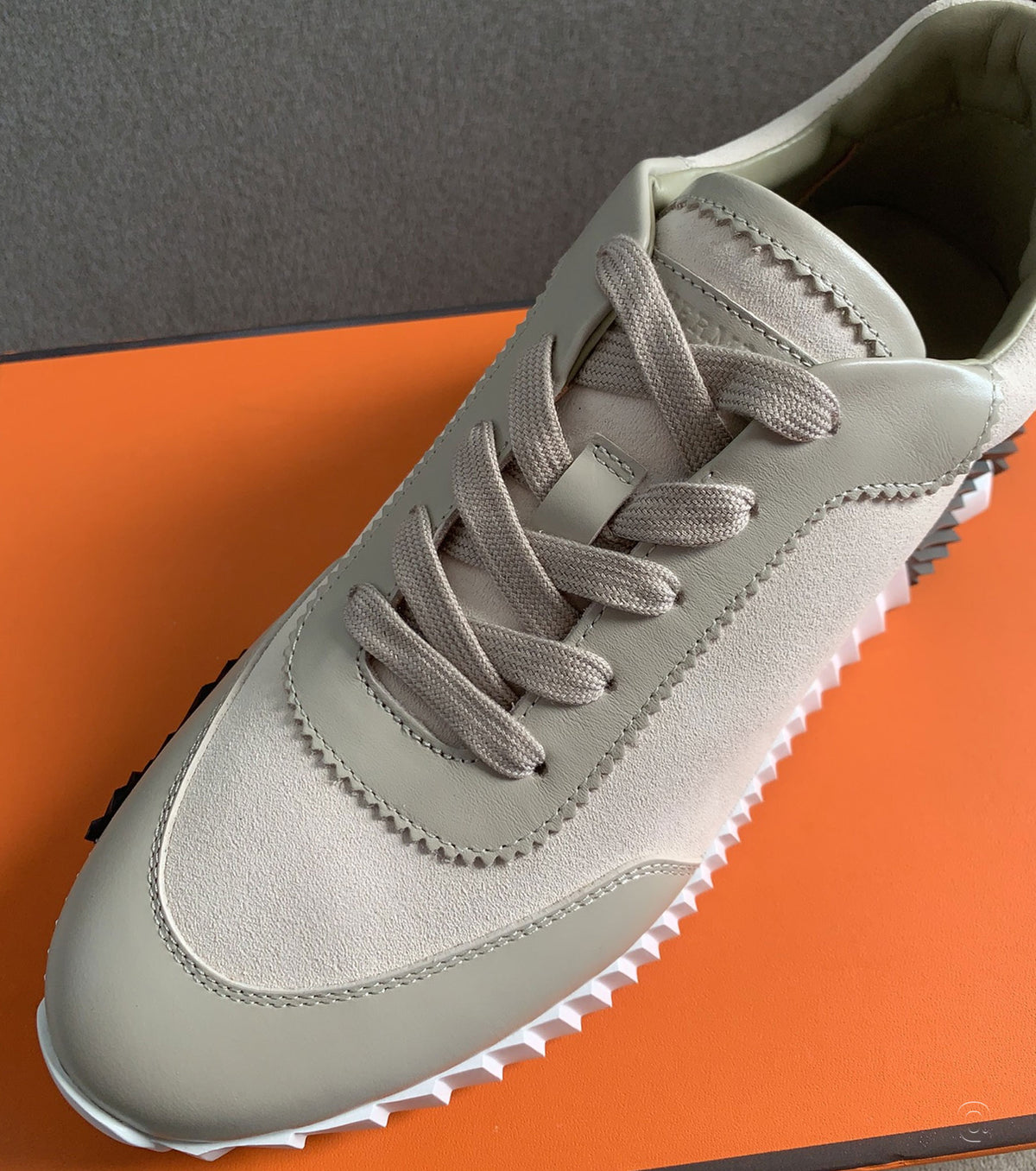 Bouncing sneaker