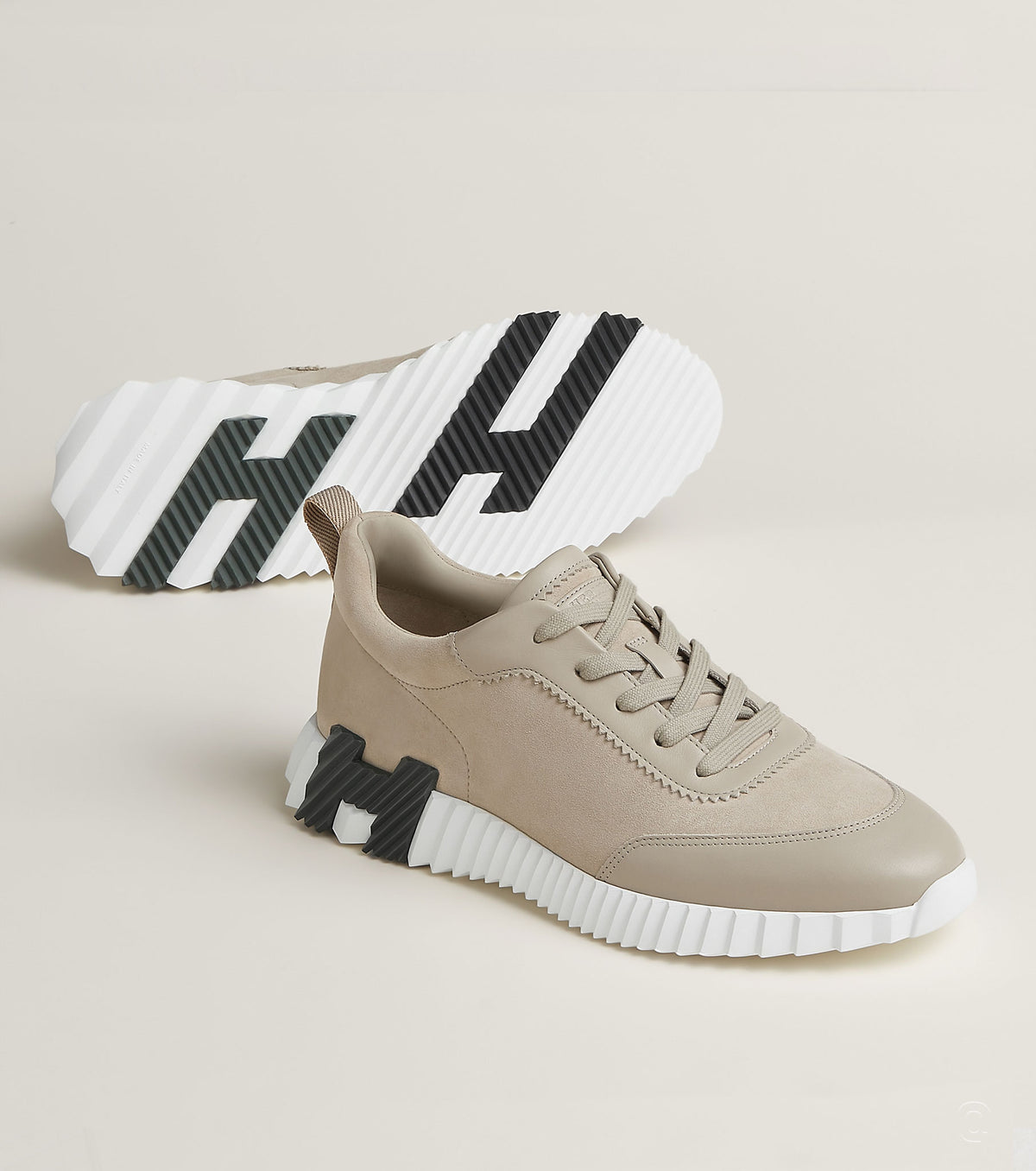 Bouncing sneaker
