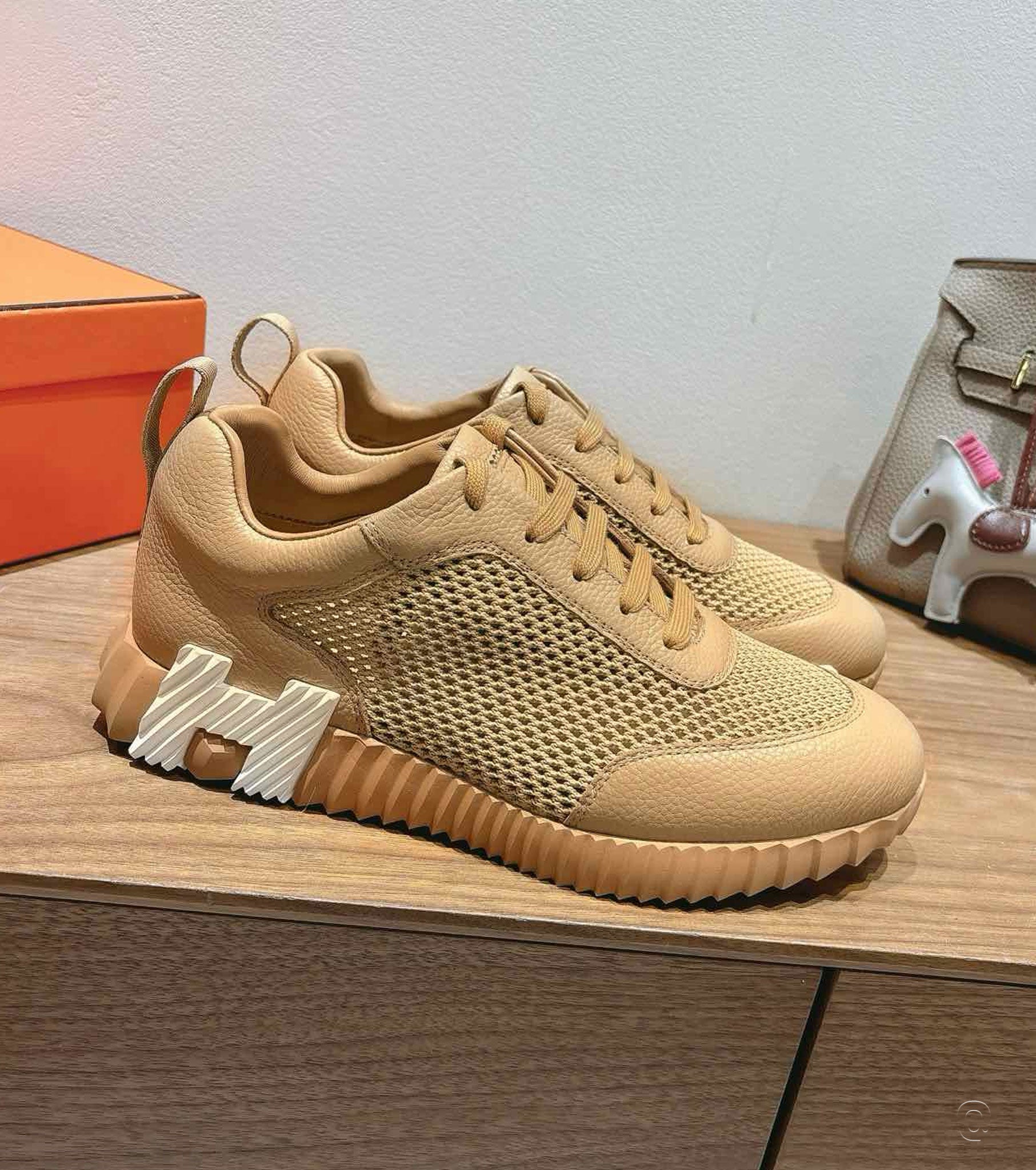Bouncing sneaker