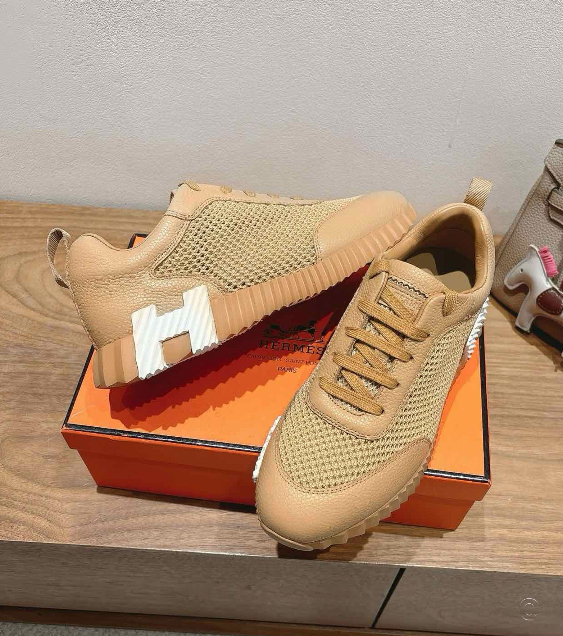 Bouncing sneaker