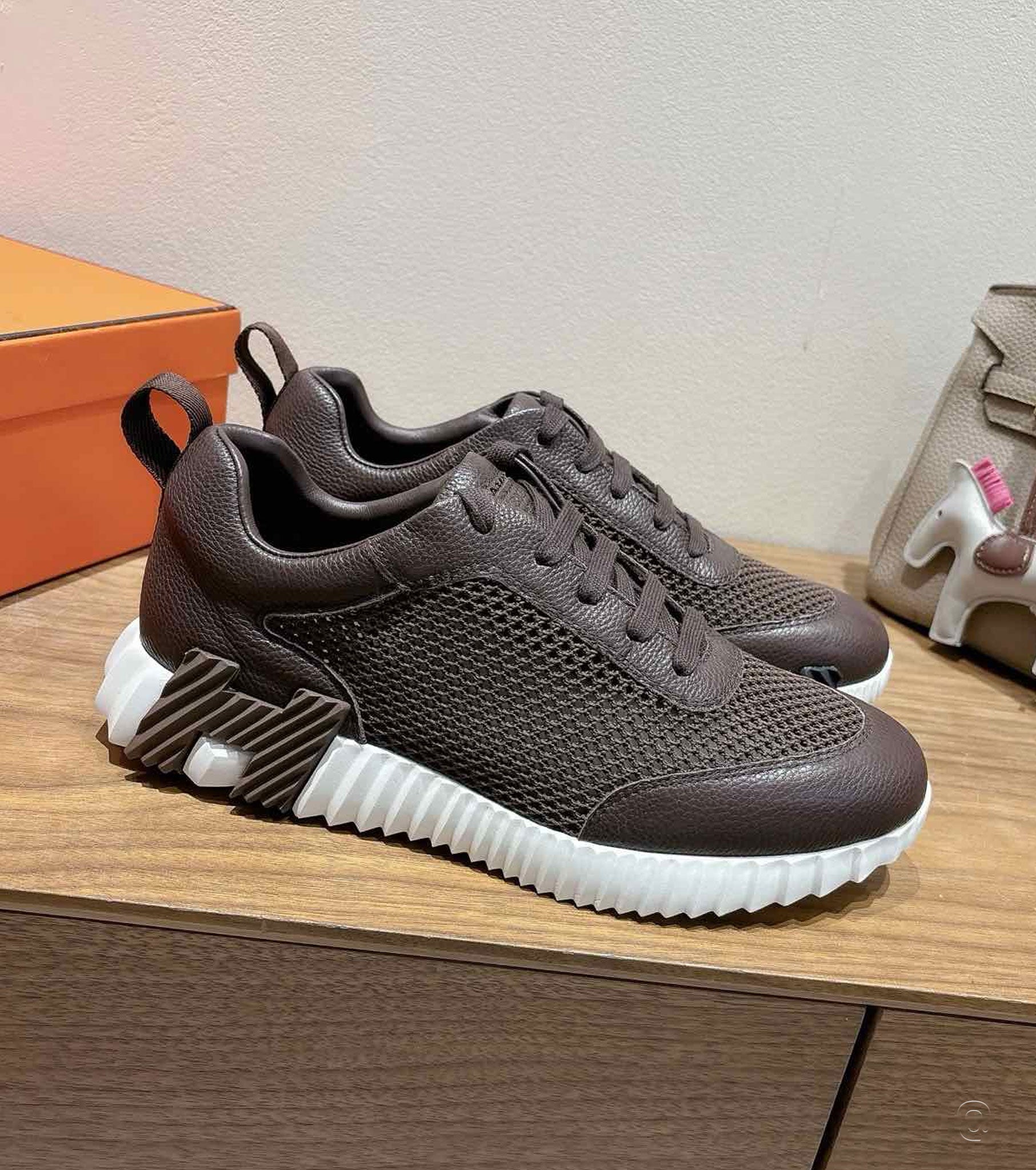 Bouncing sneaker