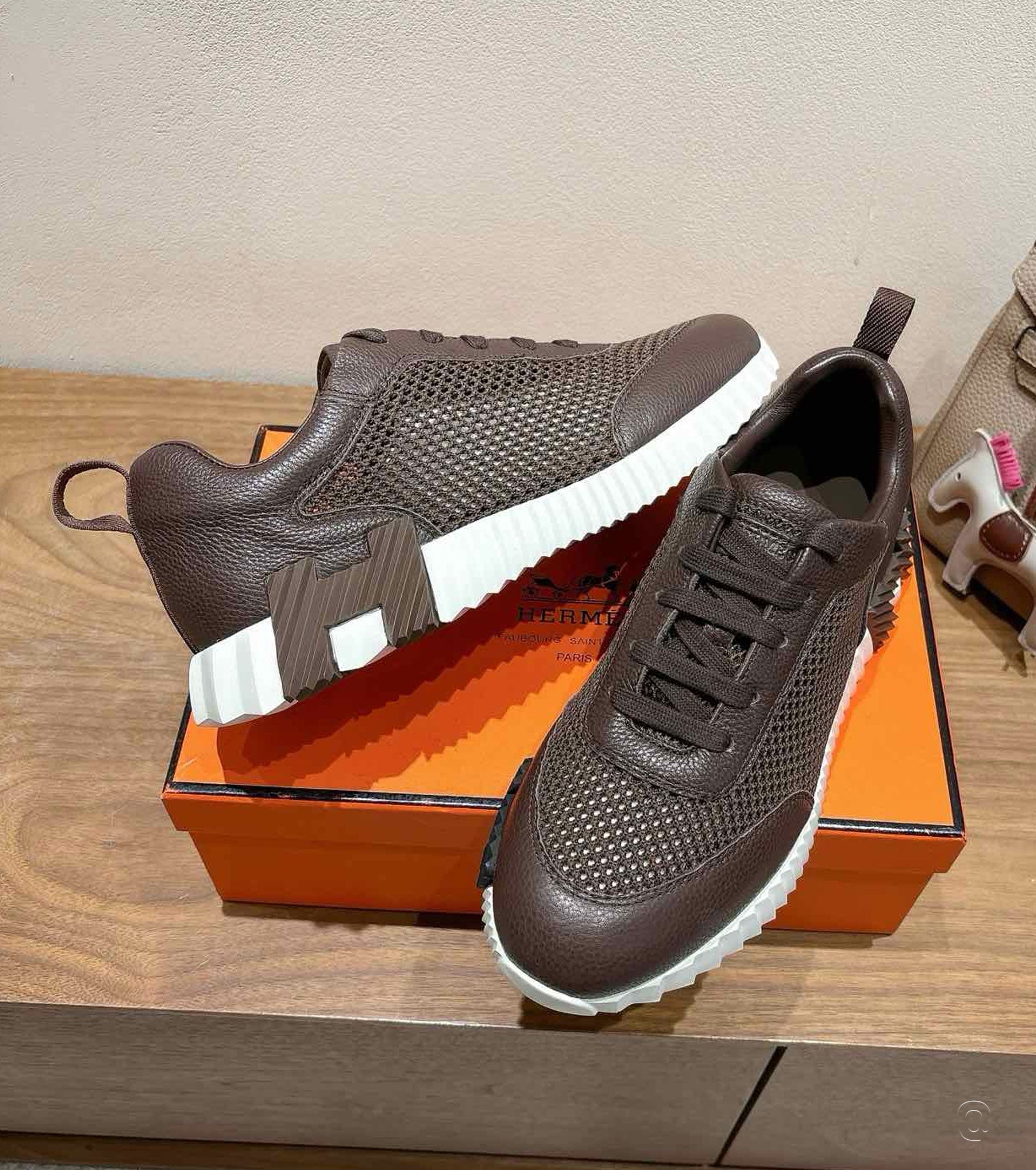 Bouncing sneaker