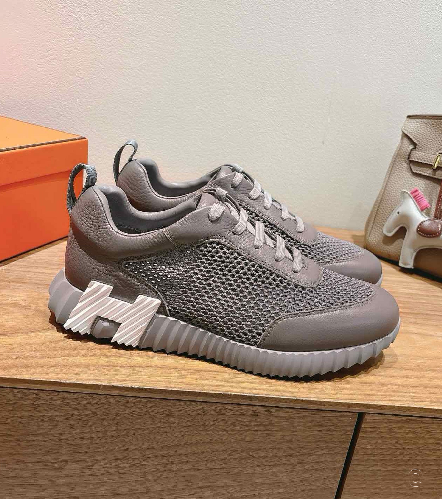Bouncing sneaker