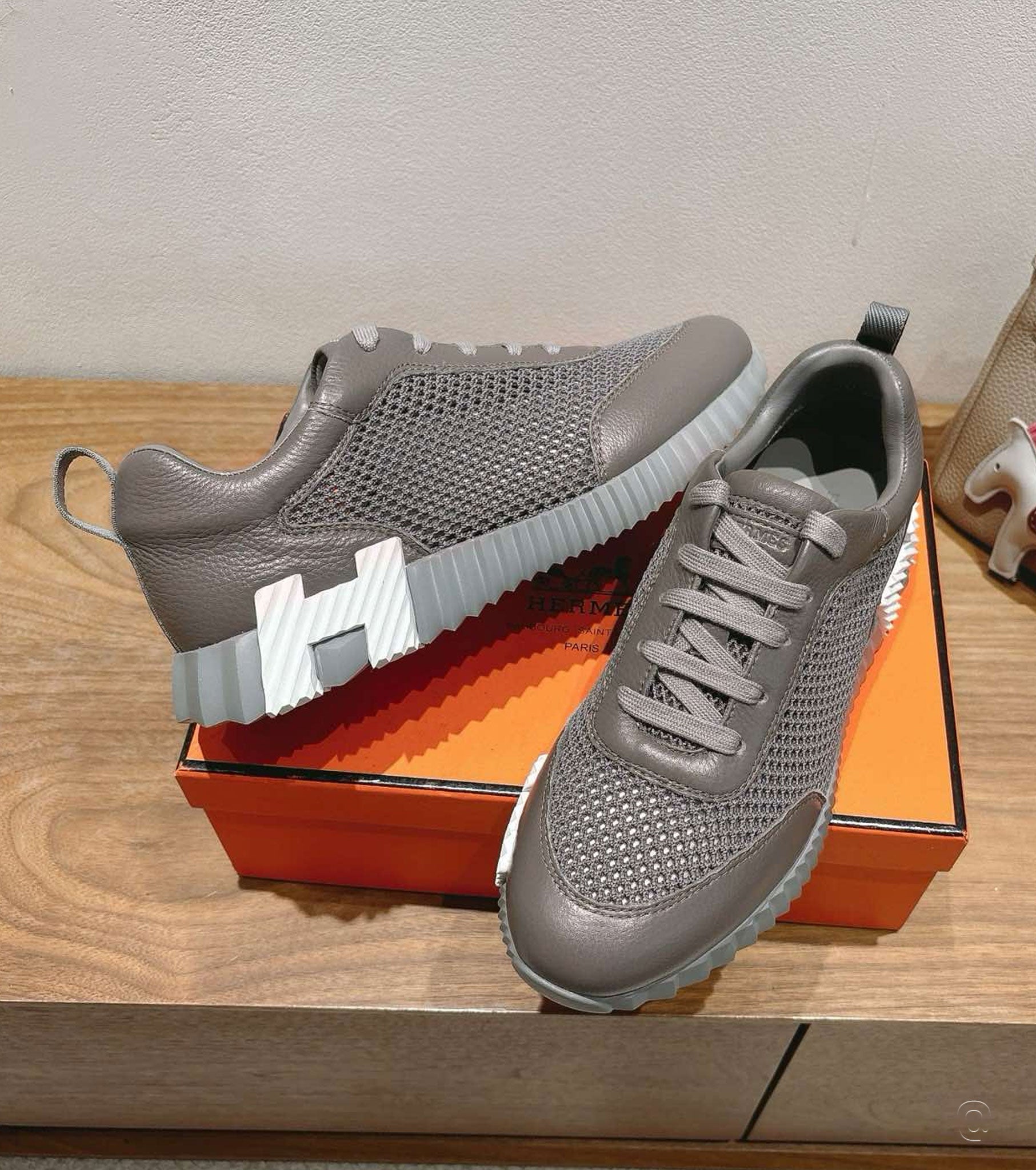 Bouncing sneaker