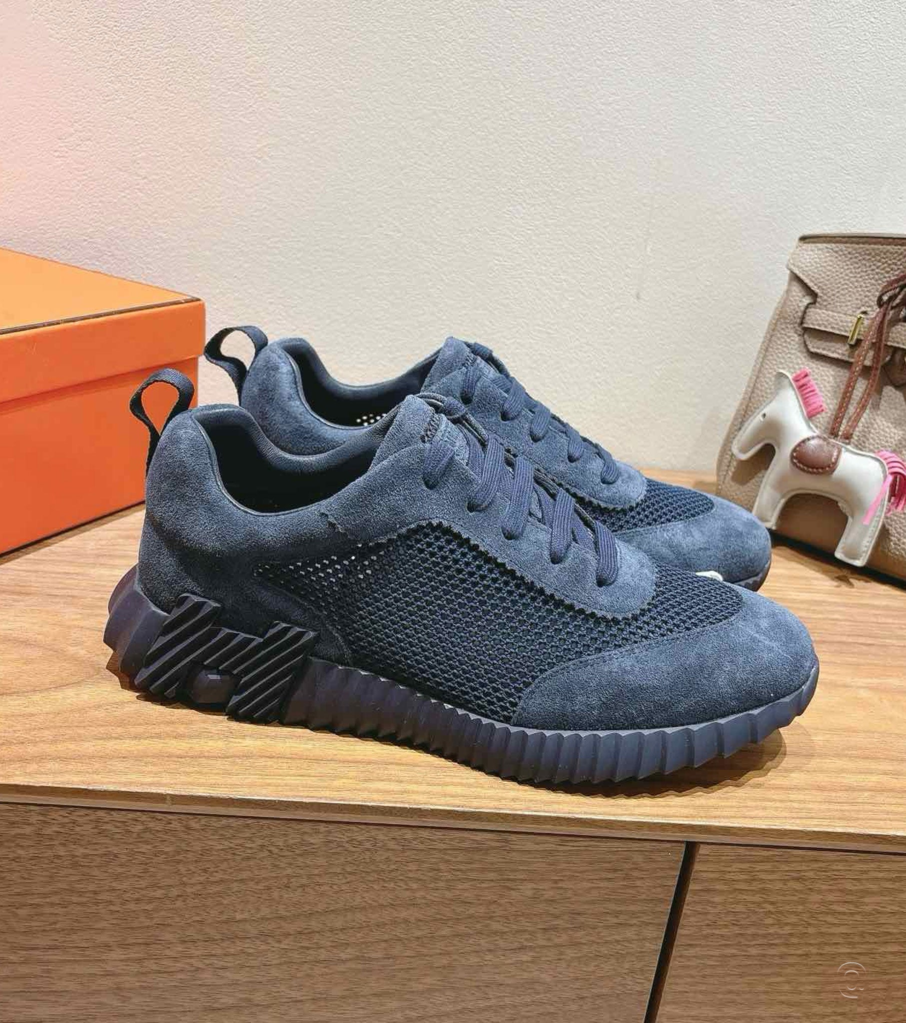 Bouncing sneaker