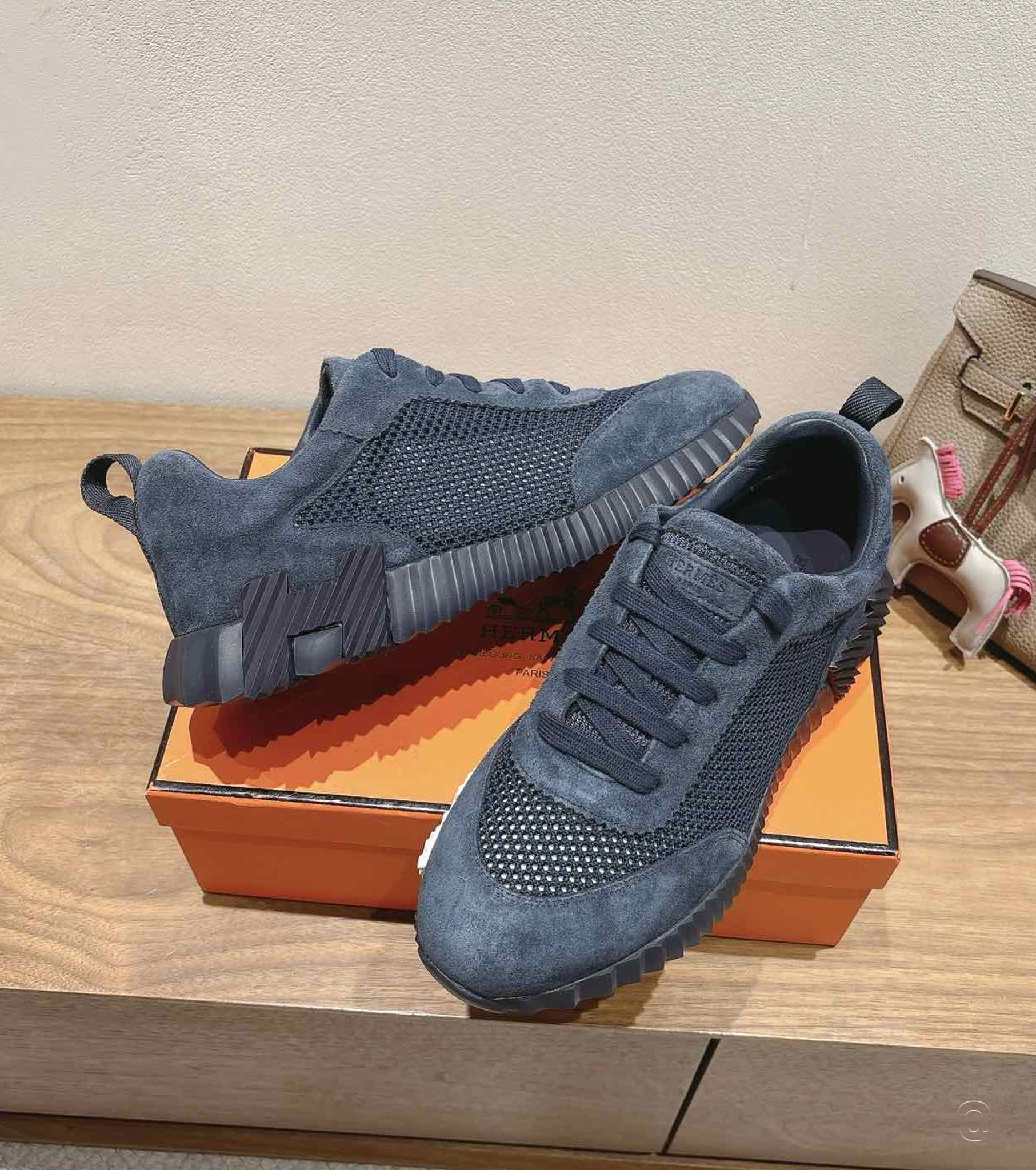 Bouncing sneaker