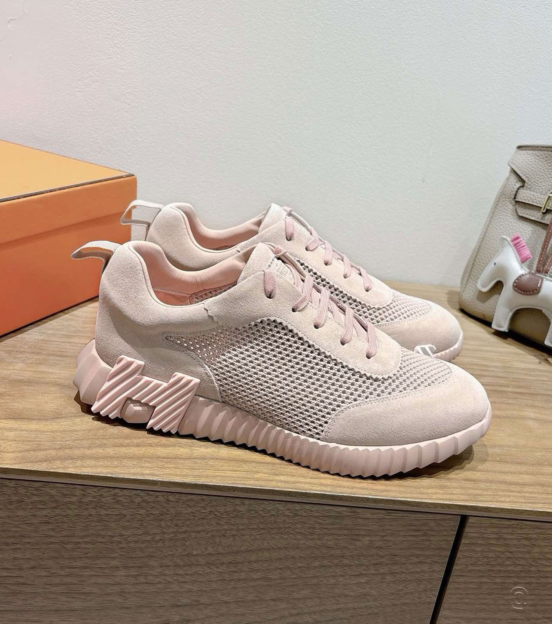 Bouncing sneaker