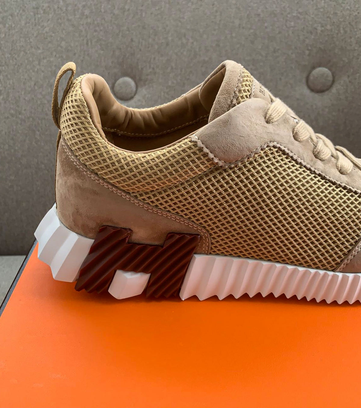 Bouncing sneaker