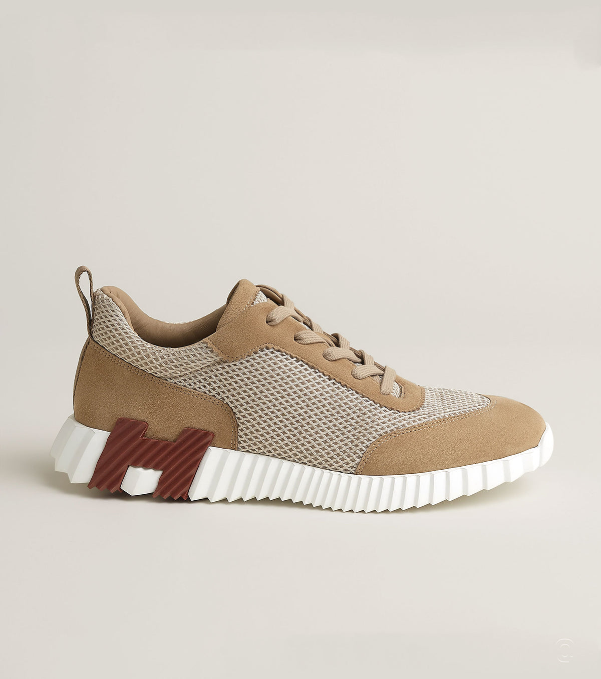 Bouncing sneaker