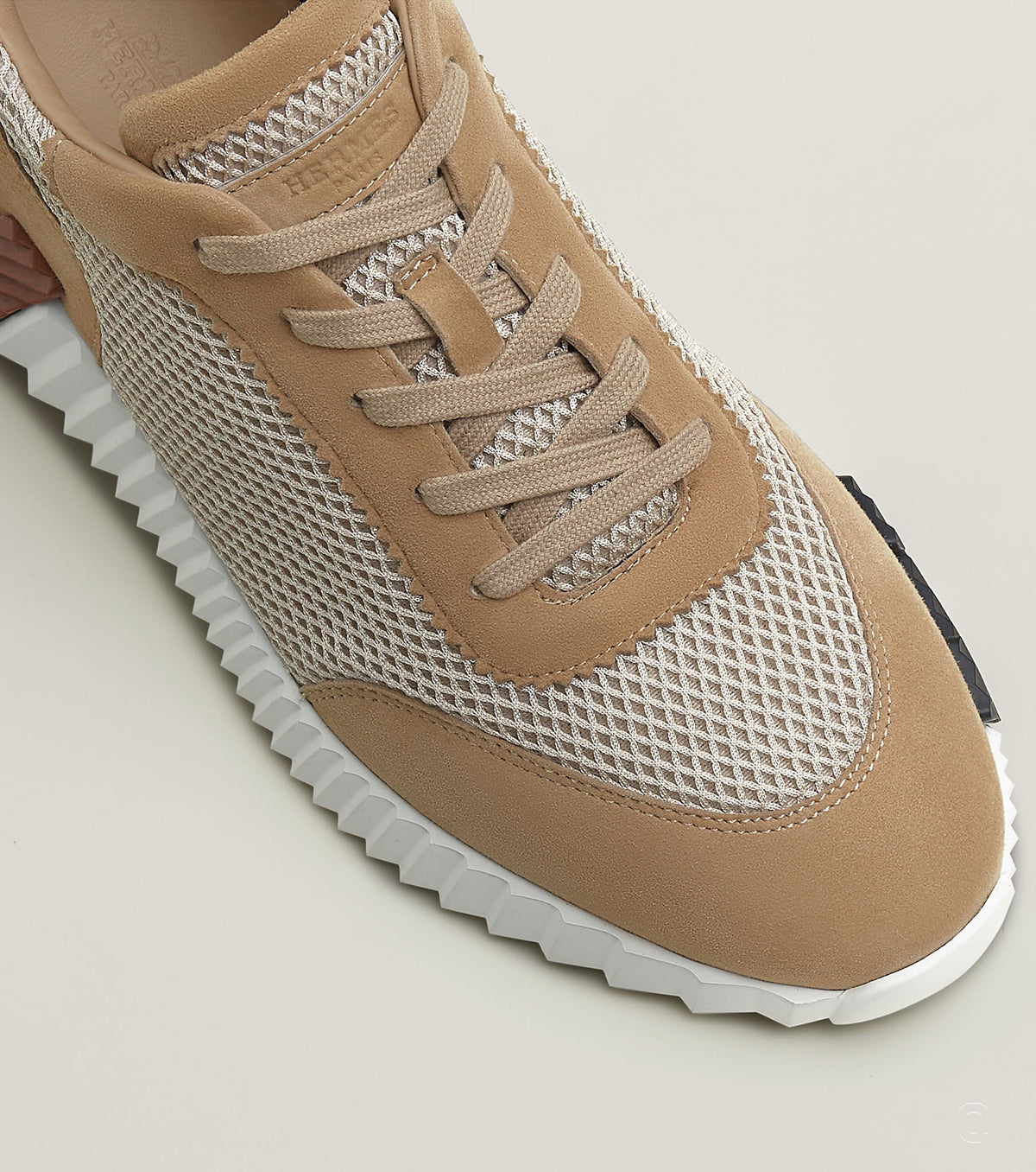 Bouncing sneaker
