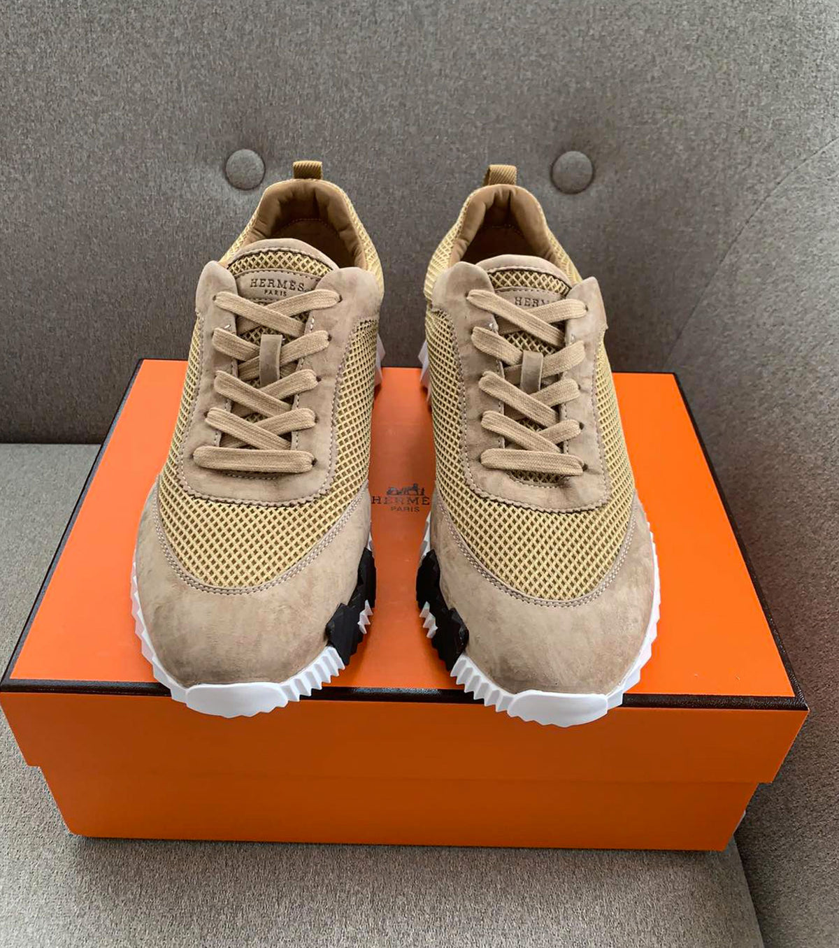 Bouncing sneaker