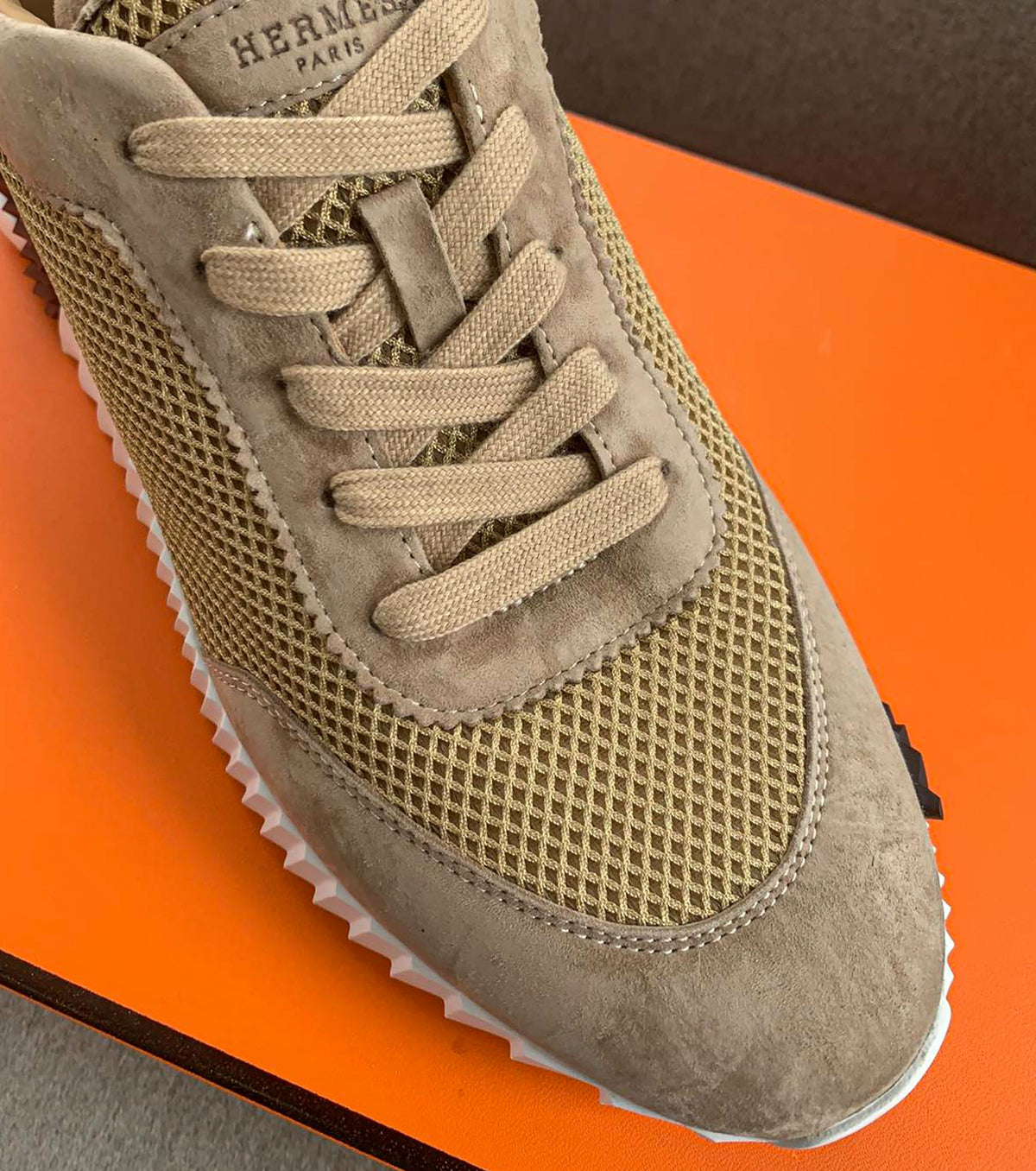 Bouncing sneaker