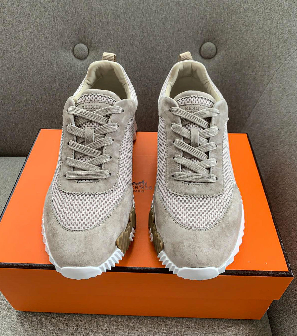Bouncing sneaker